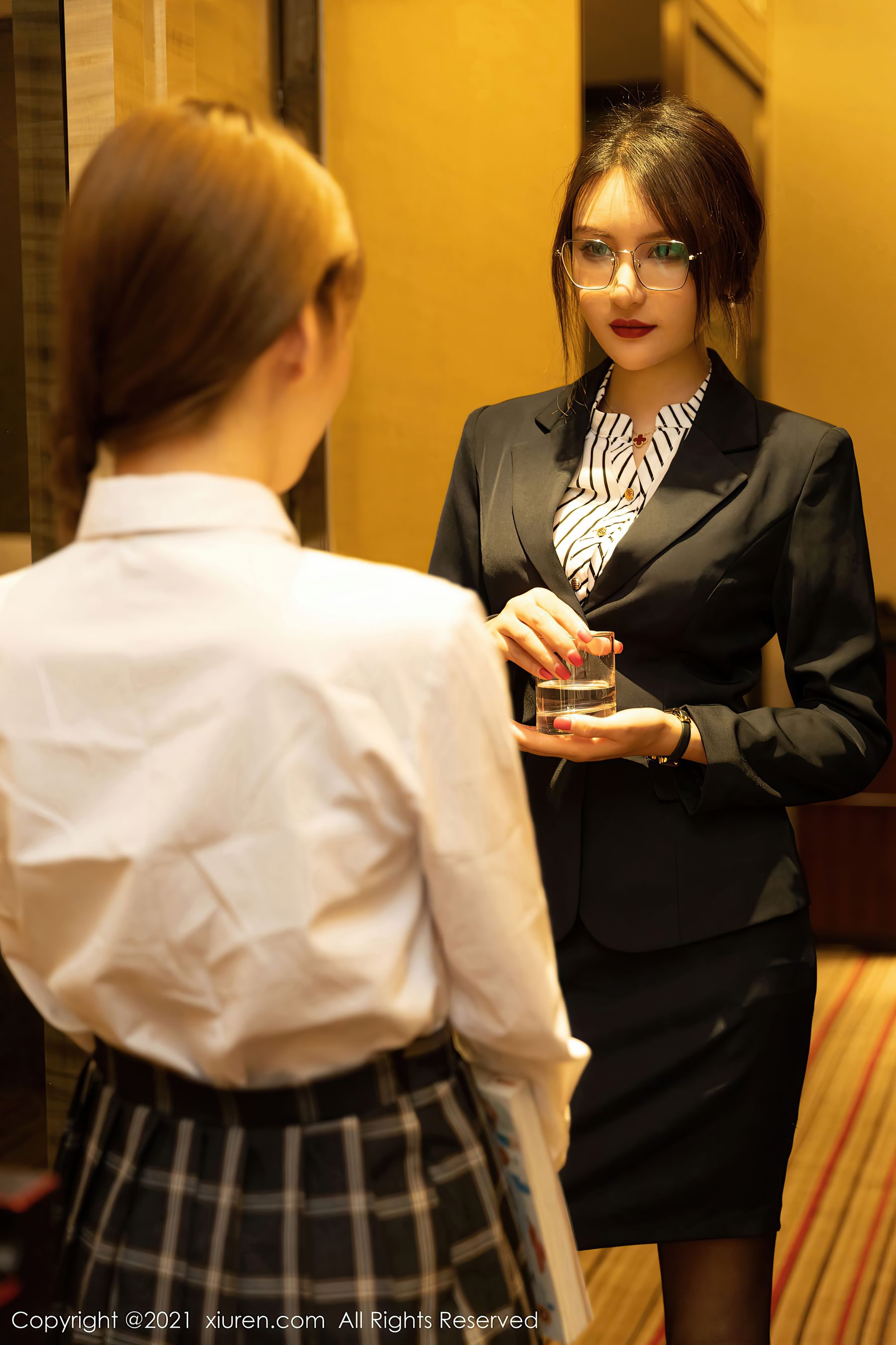 [秀人XiuRen] No.3269 Emily顾奈奈 & 周于希Sandy_第4张