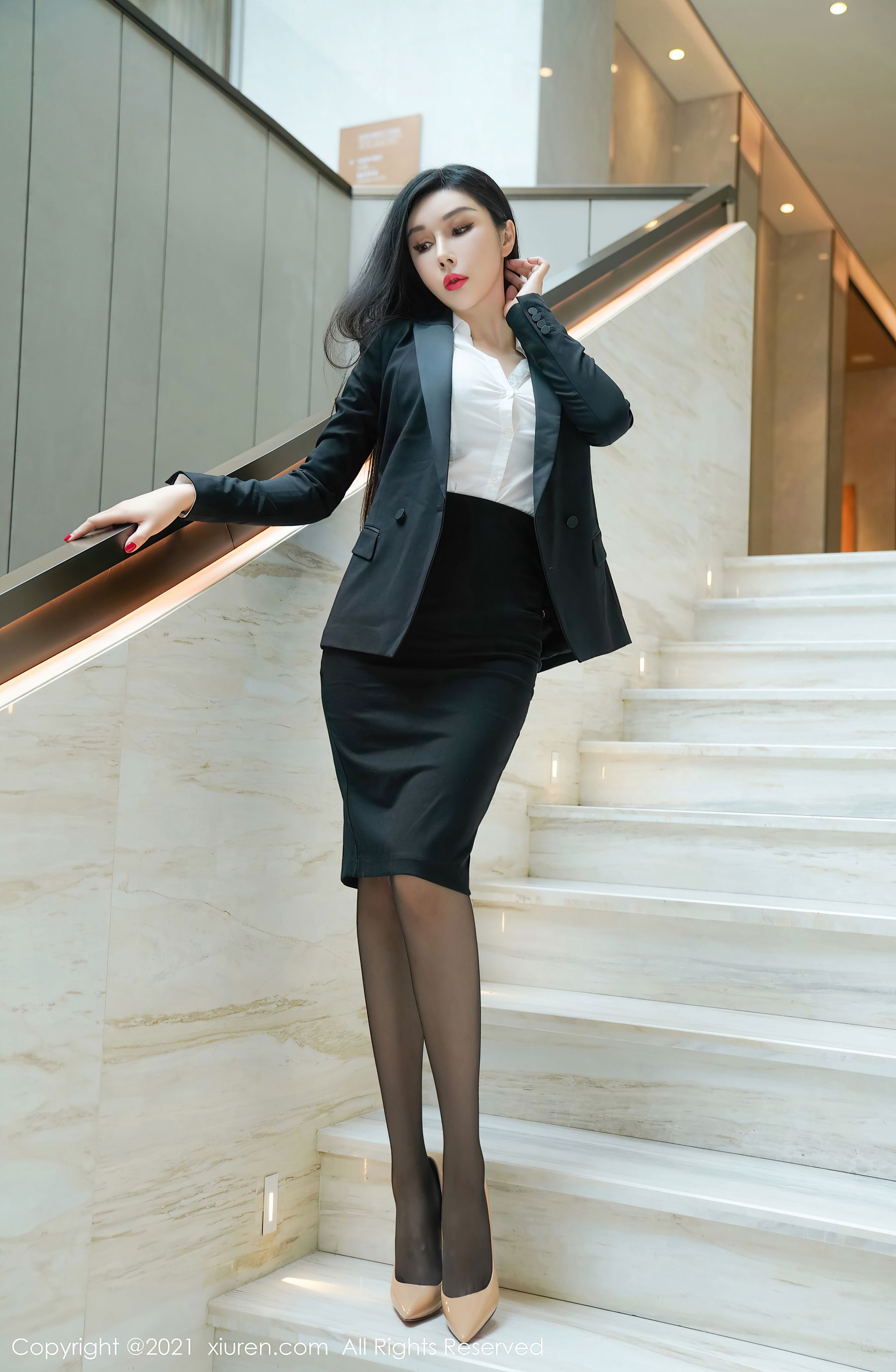 [秀人XIUREN] No.3672 田冰冰_第1张