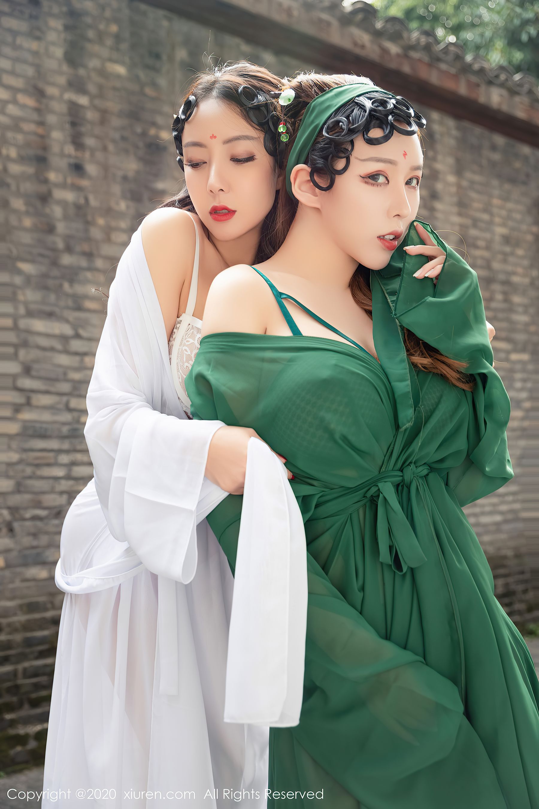 [秀人XiuRen] No.2913 @Egg-尤妮丝Egg、@果儿Victoria_第4张