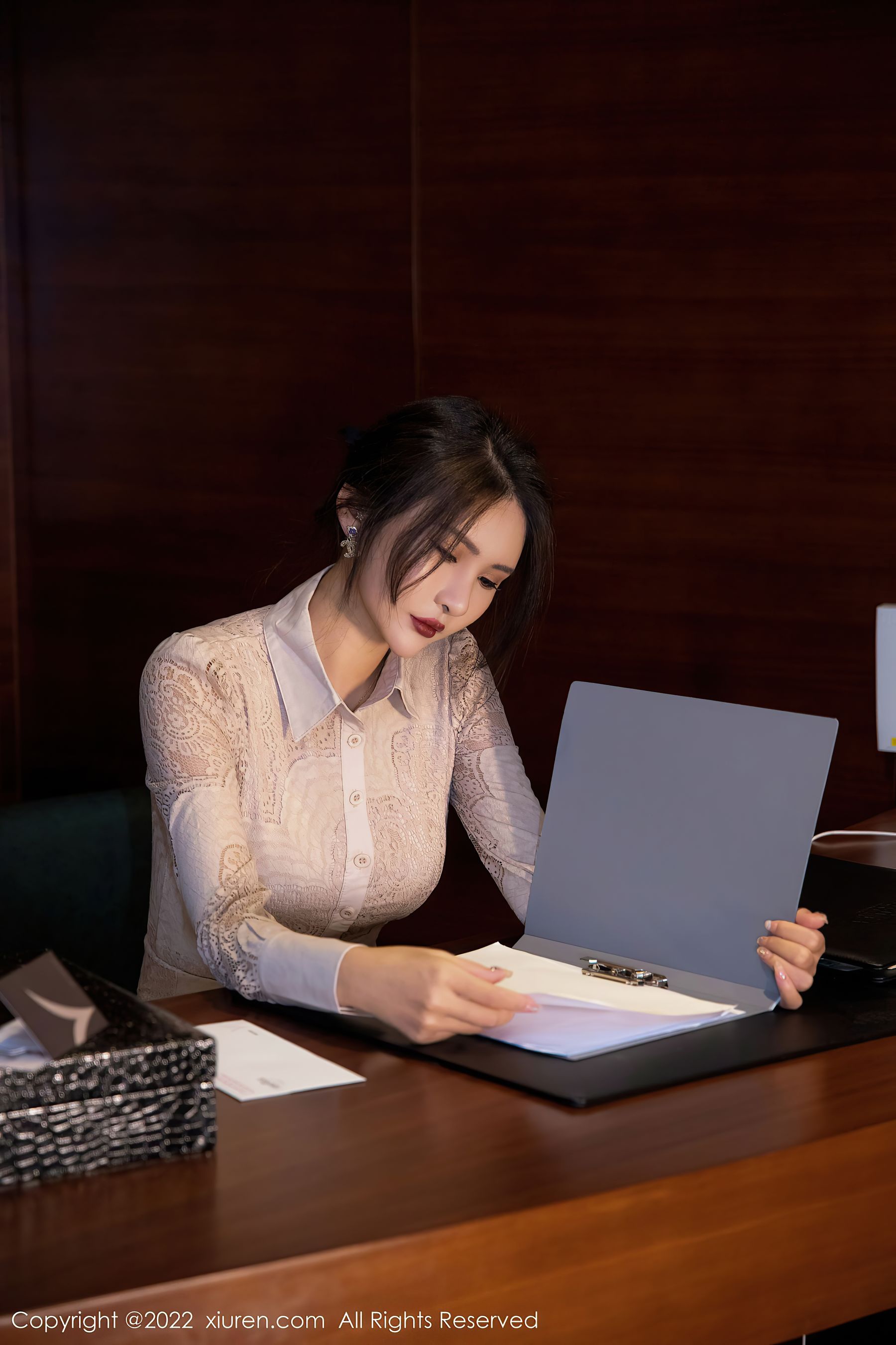 [秀人XiuRen] No.4874 Emily尹菲_第1张