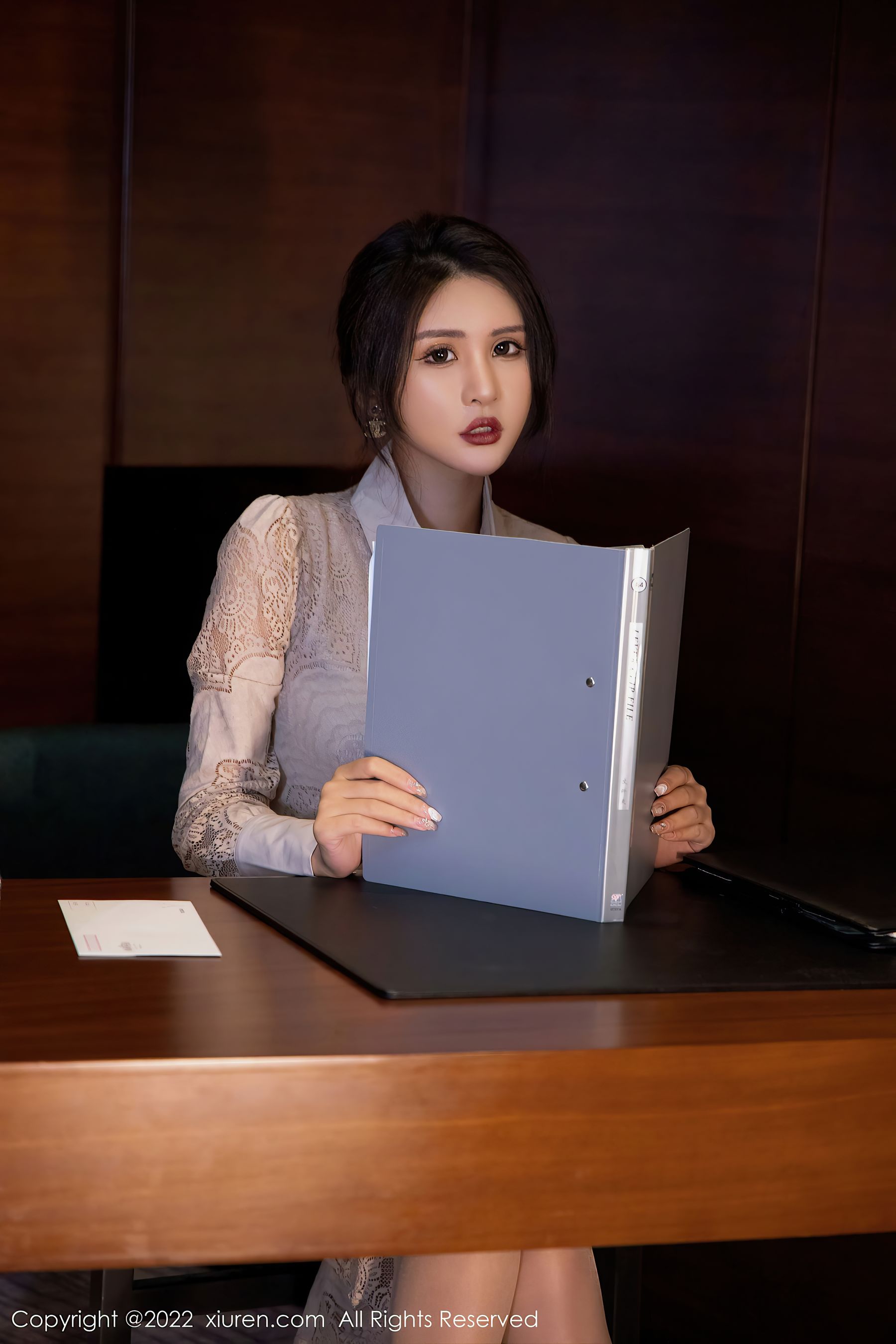 [秀人XiuRen] No.4874 Emily尹菲_第2张