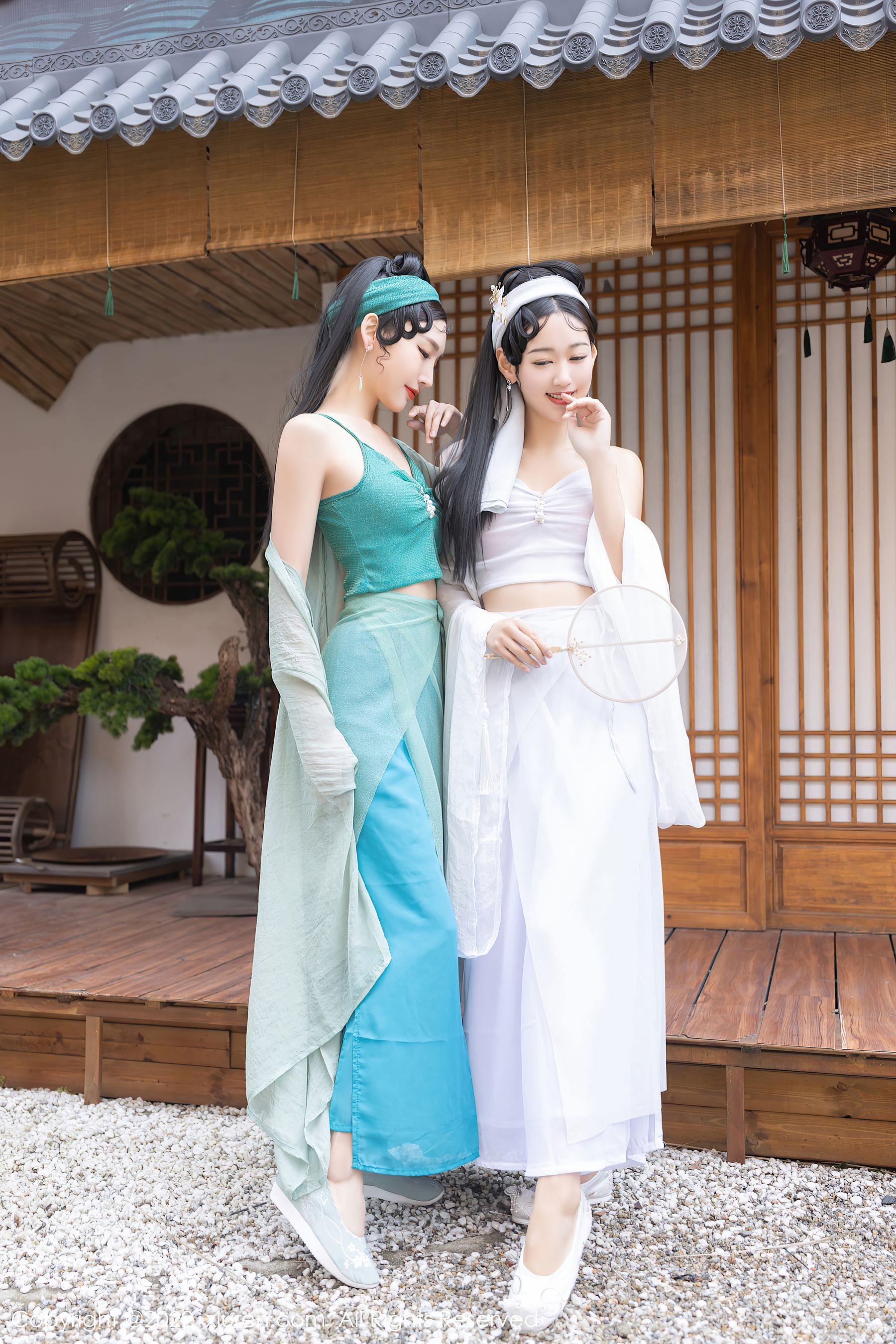 [秀人XiuRen] No.4952 唐安琪&陆萱萱_第1张