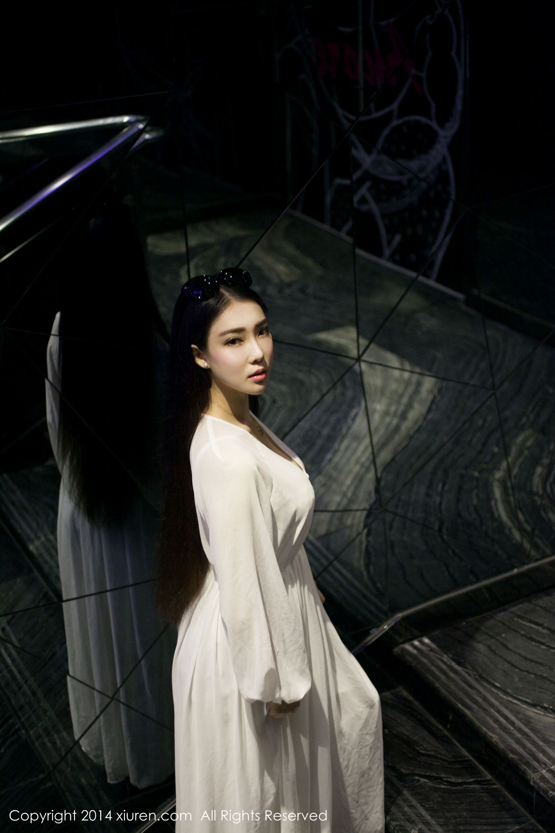 夢娜Vanessa《款款而来的特级女神》 [秀人网XiuRen] No.131_第2张