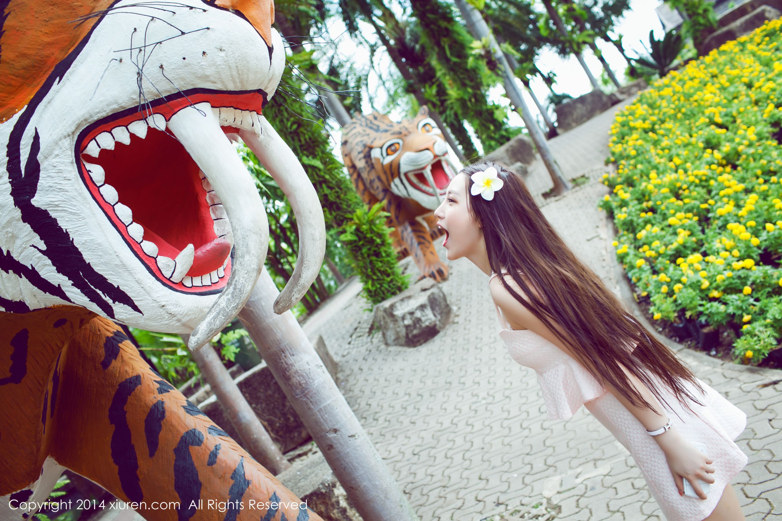 女神刘奕宁Lynn泰国街拍 [秀人网XiuRen] No.139_第4张