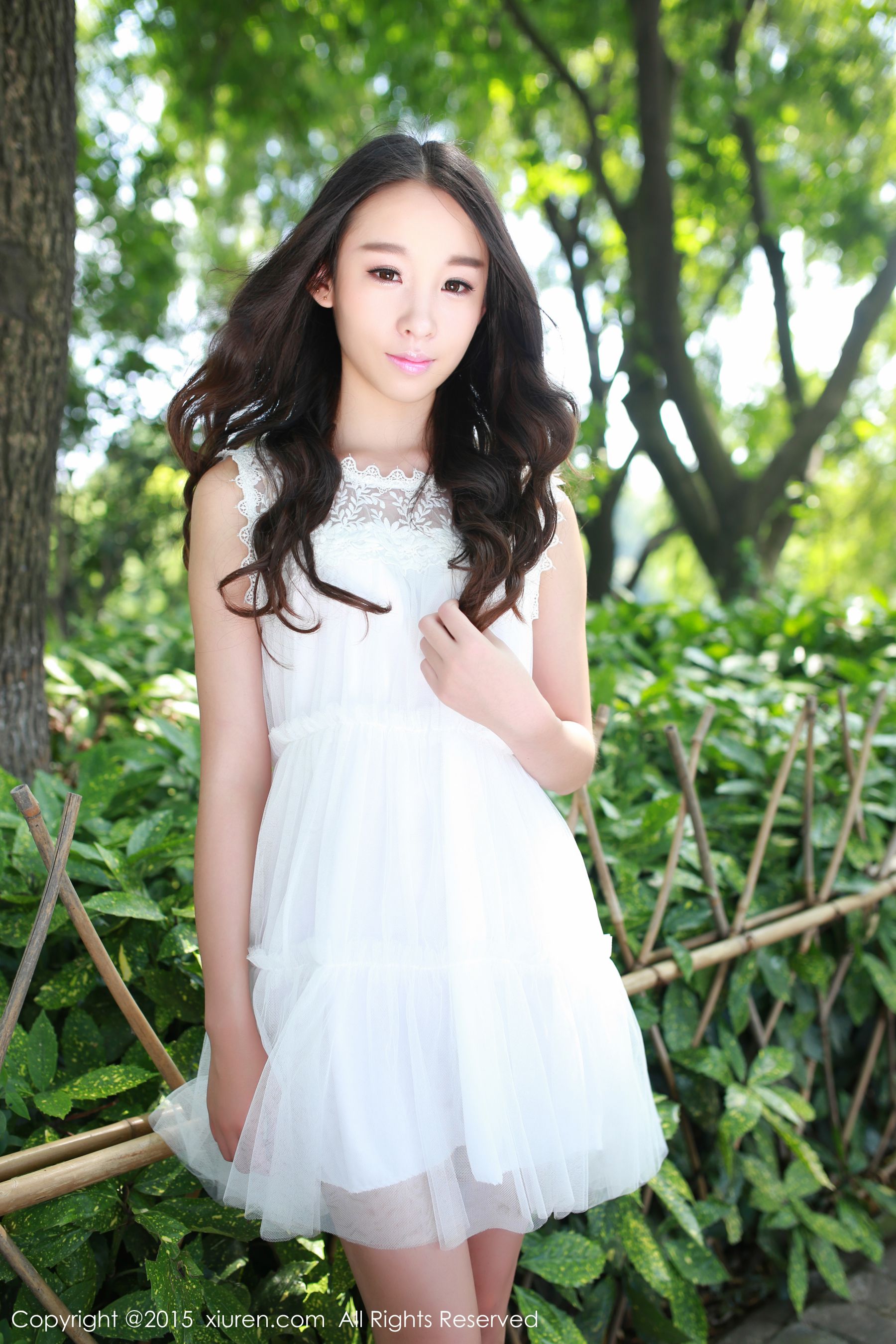 梓萱Crystal《小清新外拍~ 野外露出》 [秀人网XiuRen] No.371_第1张