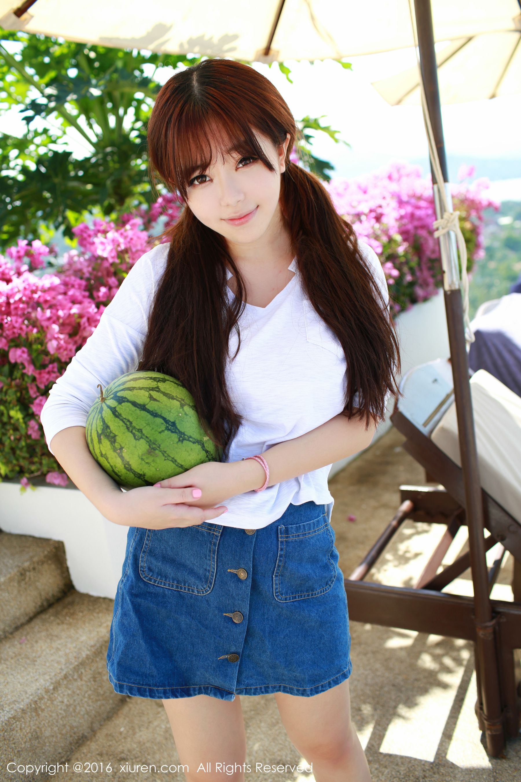 刘飞儿Faye《西瓜+牛仔超短裙+针织内衣》 [秀人网XiuRen] No.490_第1张