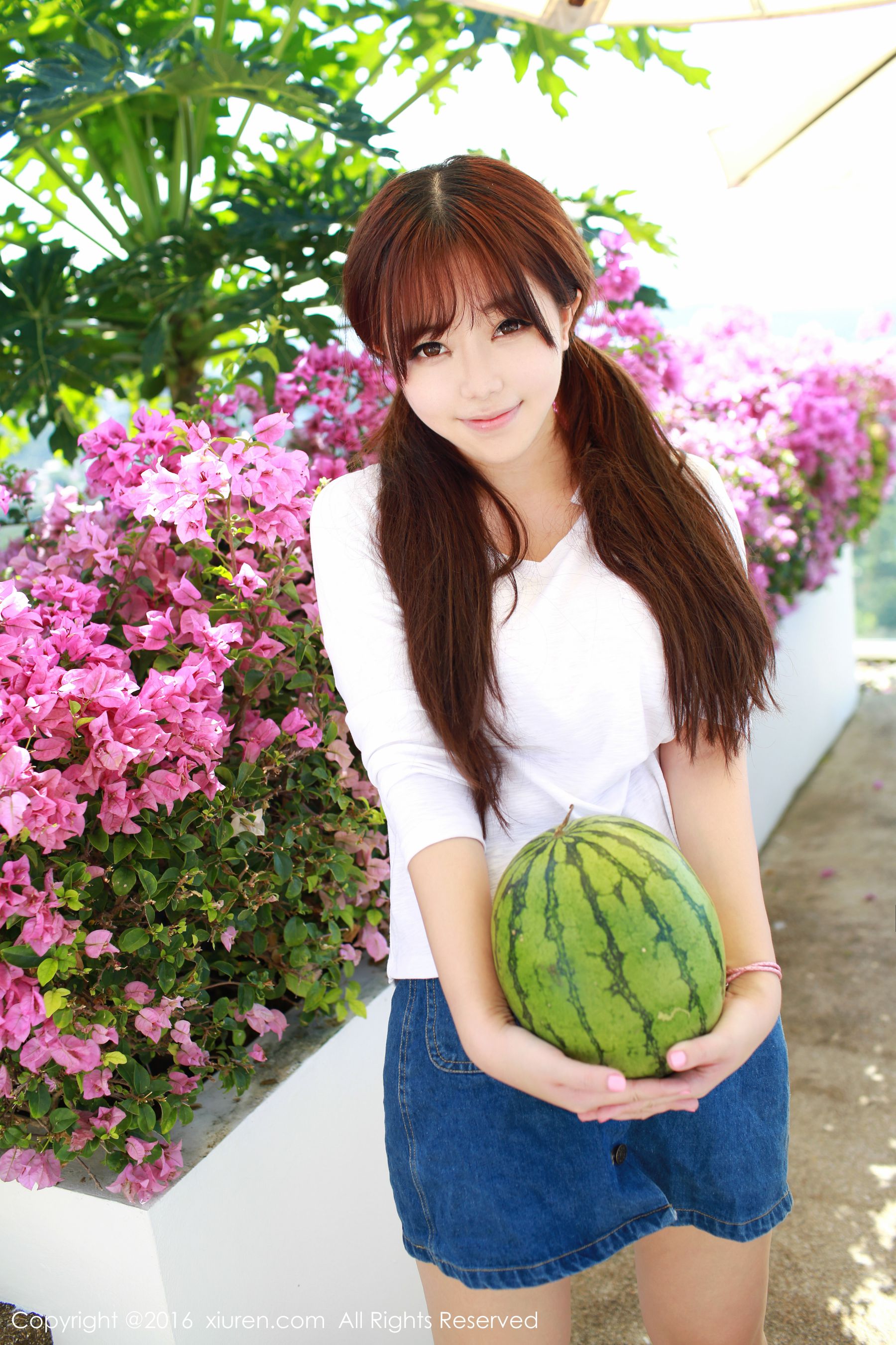 刘飞儿Faye《西瓜+牛仔超短裙+针织内衣》 [秀人网XiuRen] No.490_第2张