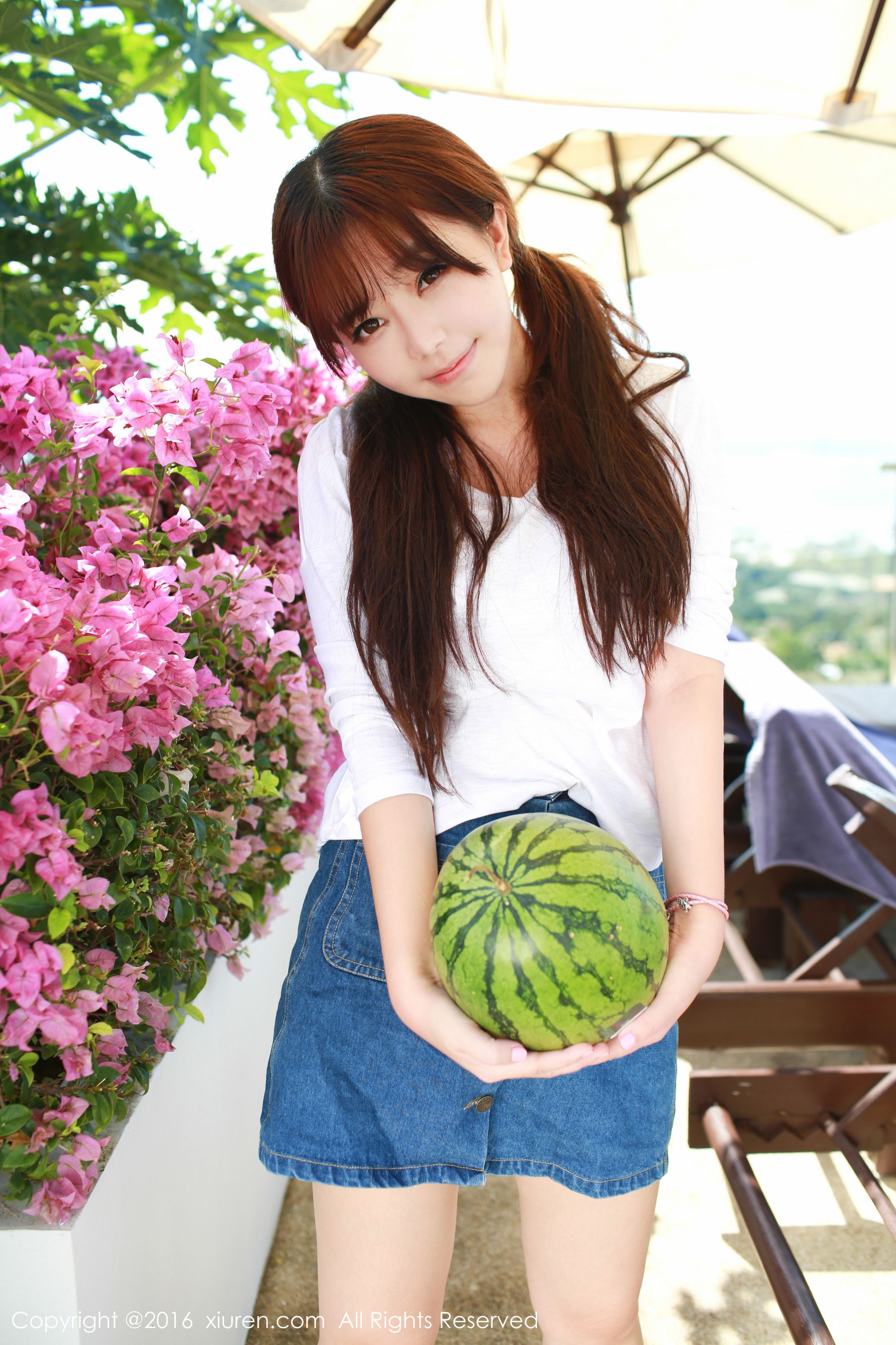 刘飞儿Faye《西瓜+牛仔超短裙+针织内衣》 [秀人网XiuRen] No.490_第3张
