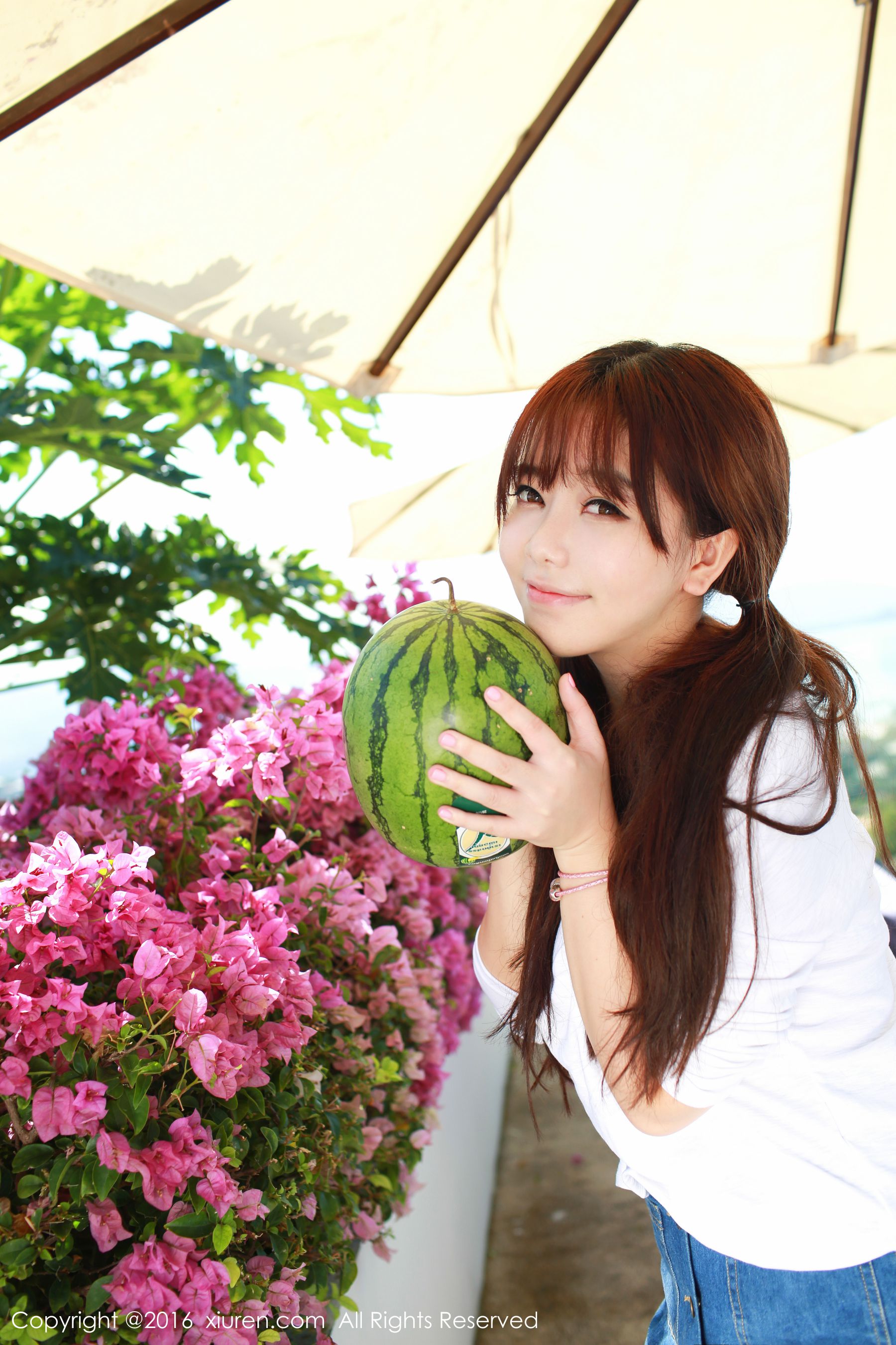 刘飞儿Faye《西瓜+牛仔超短裙+针织内衣》 [秀人网XiuRen] No.490_第4张