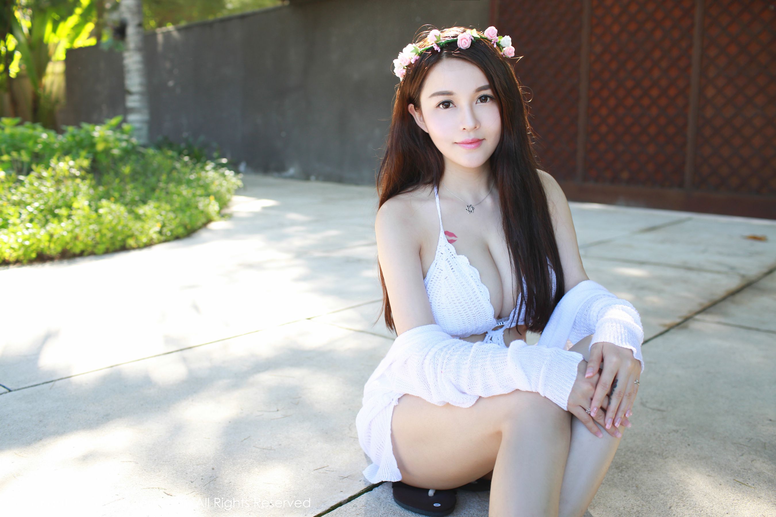 沈蜜桃off《巴厘岛旅拍》花环女神系列 [秀人网XiuRen] No.538_第1张