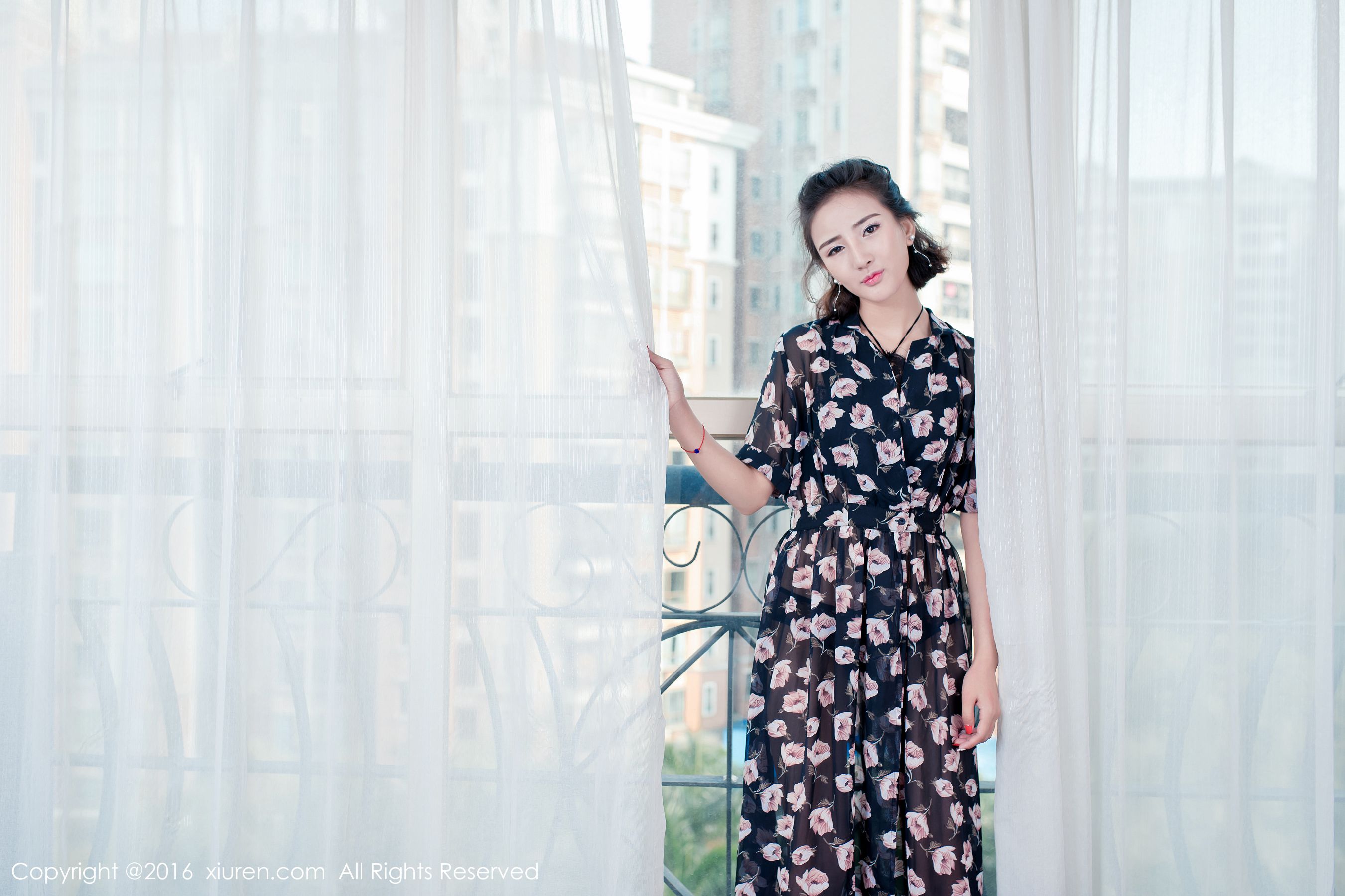 梅哥《集性感、时尚、丝袜美腿一身的秀气妹子》 [秀人网XiuRen] No.561_第1张