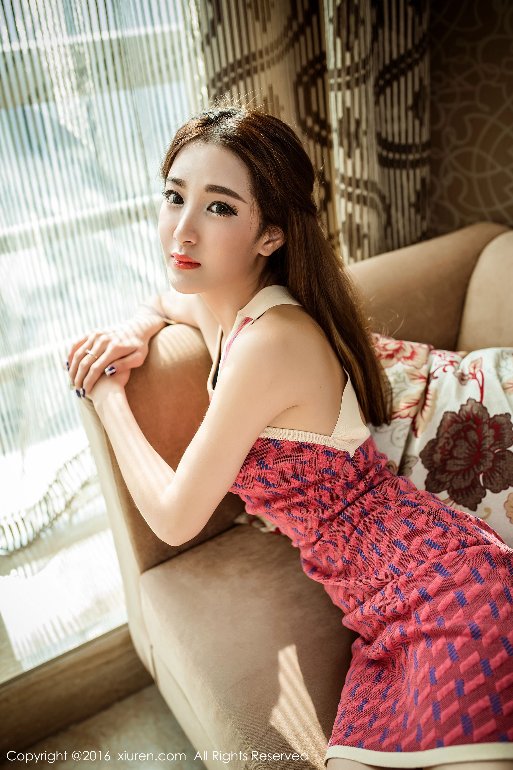 Sugar梁莹《短裙、透纱背心、黑丝》 [秀人网XiuRen] No.569_第4张