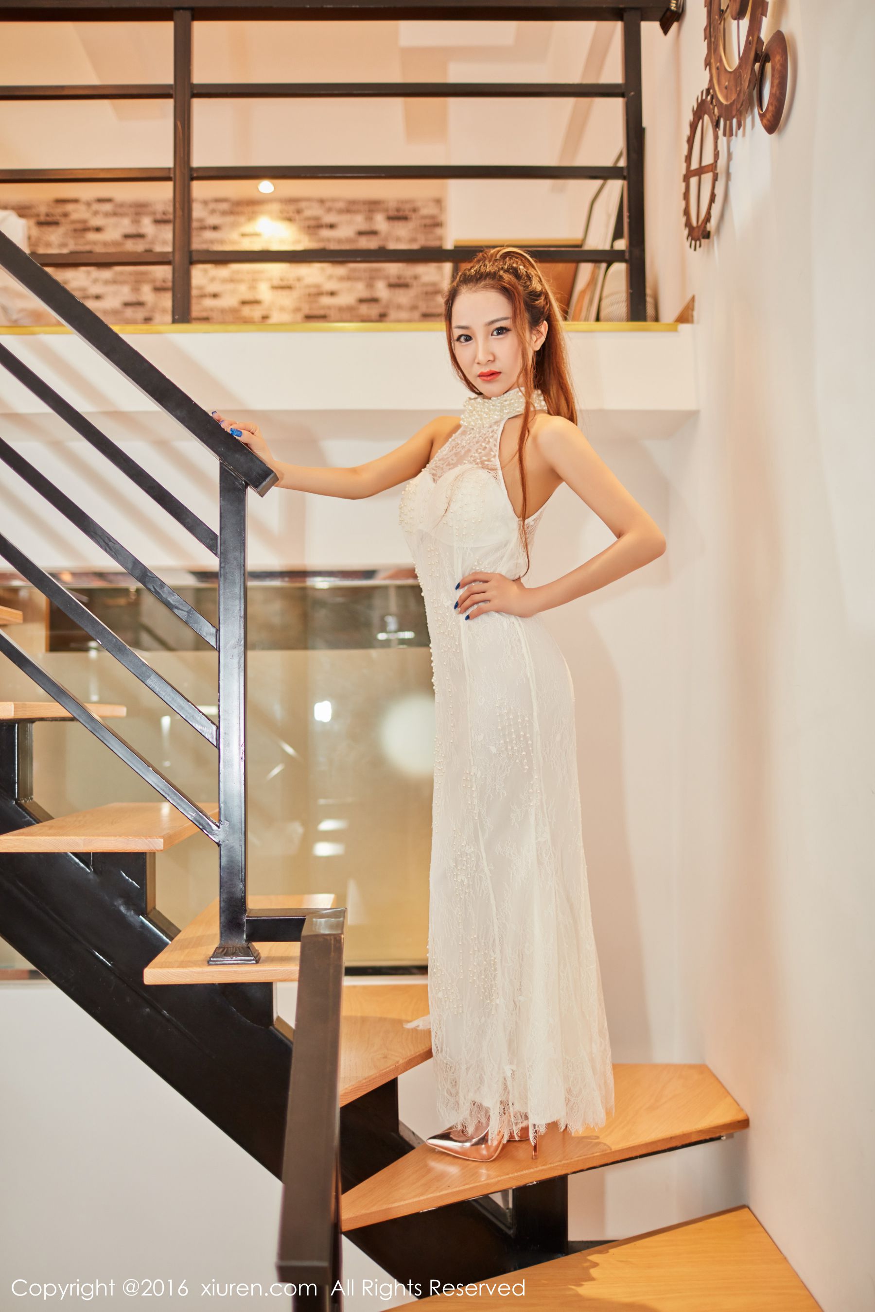 Sugar梁莹《修长的美腿与浑圆的翘臀》 [秀人网XiuRen] No.631_第2张