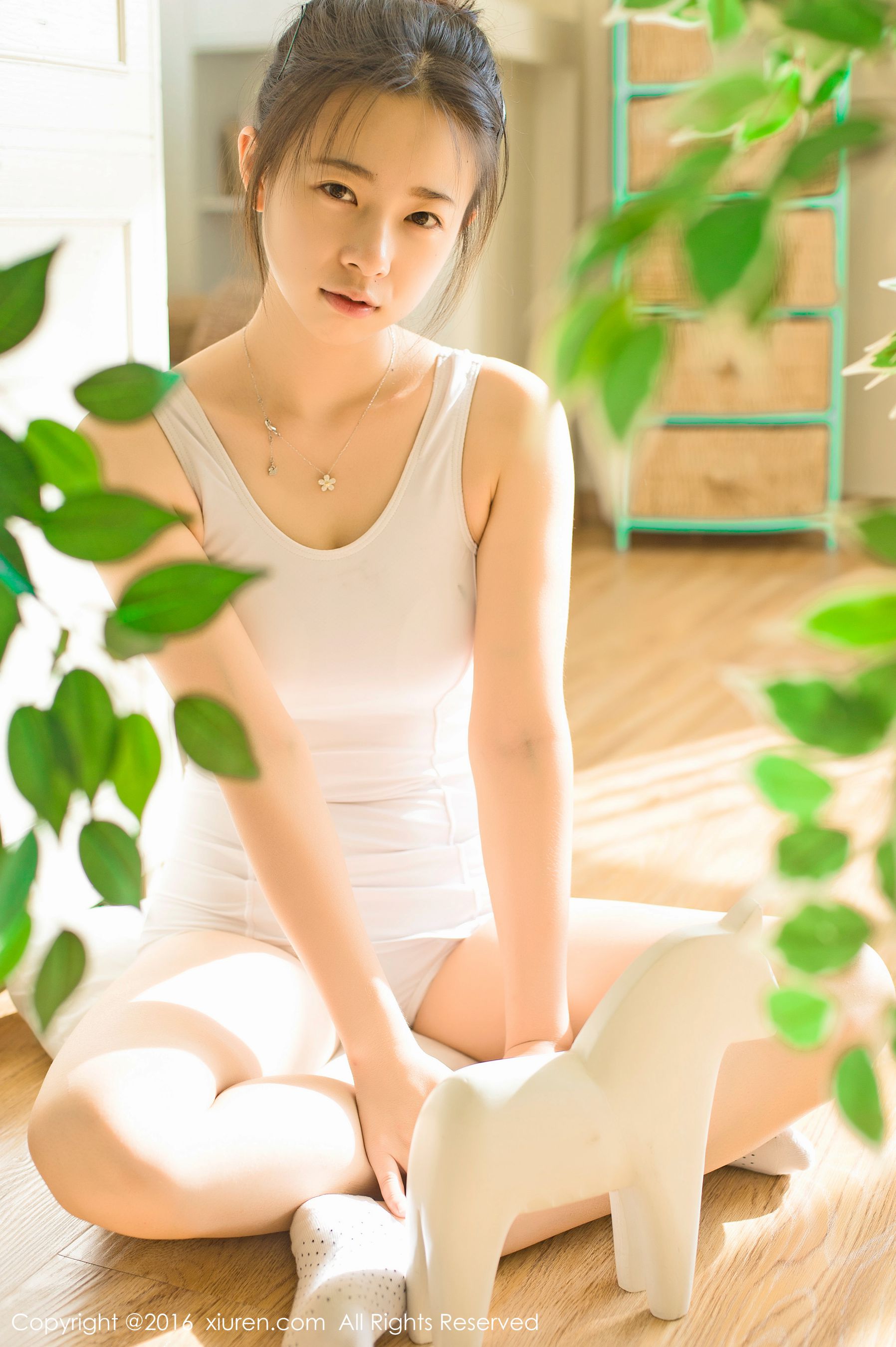 草莓zz(吴允芝)《清晨起床的智齿少女》 [秀人网XiuRen] No.641_第4张