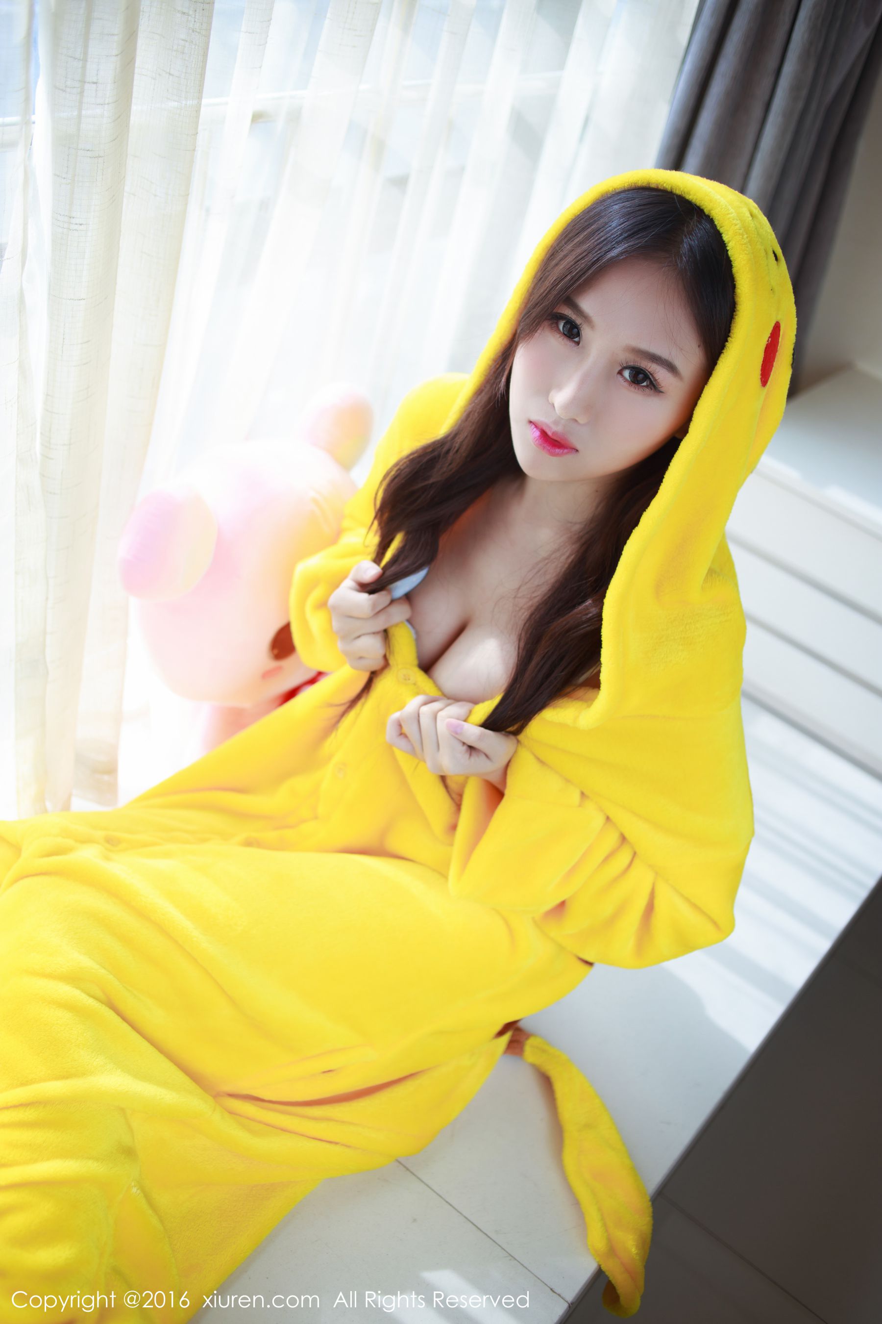 月音瞳《皮卡丘和学生制服》 [秀人网XiuRen] No.646_第4张