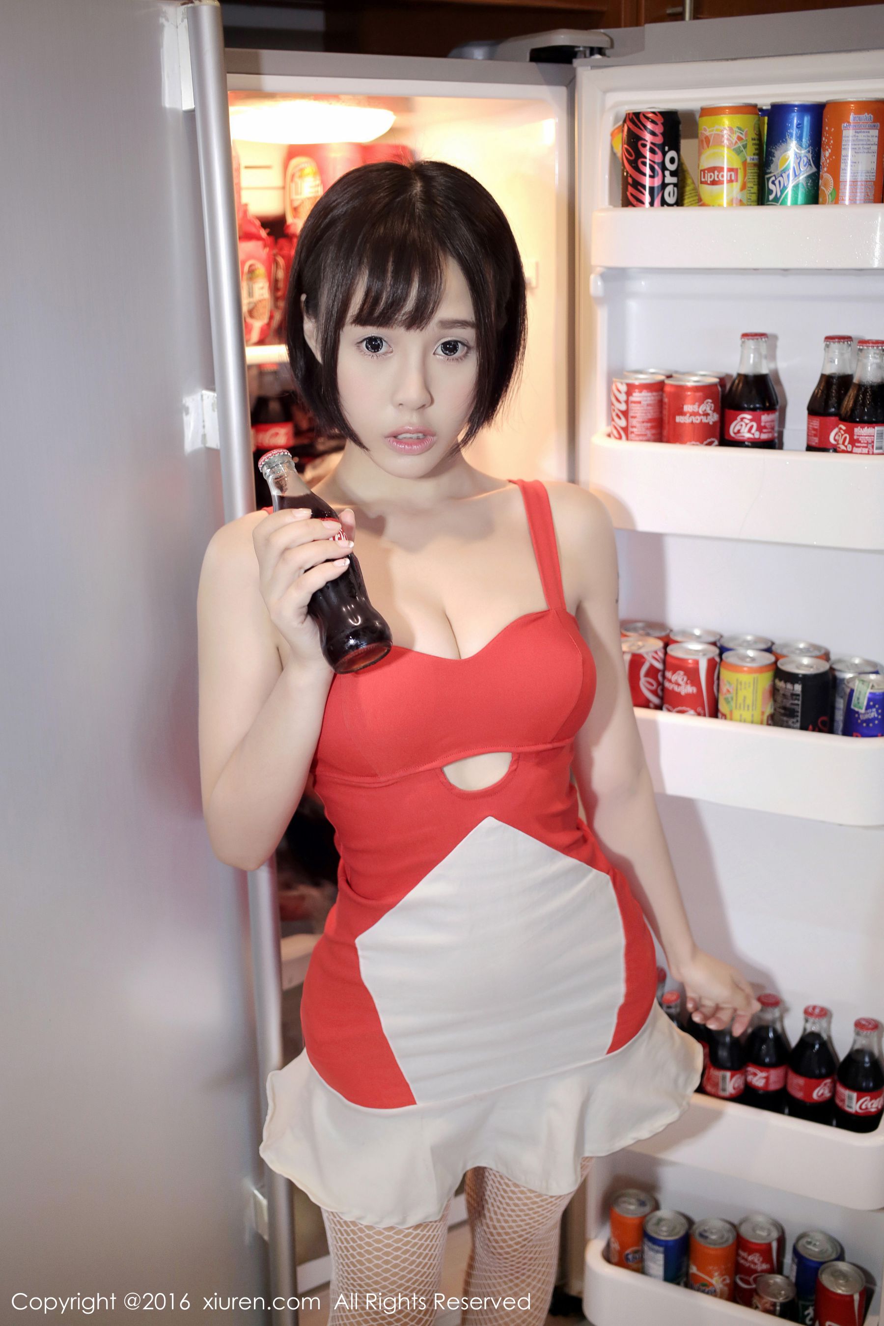 Evelyn艾莉《小红裙》 [秀人网XiuRen] No.665_第1张