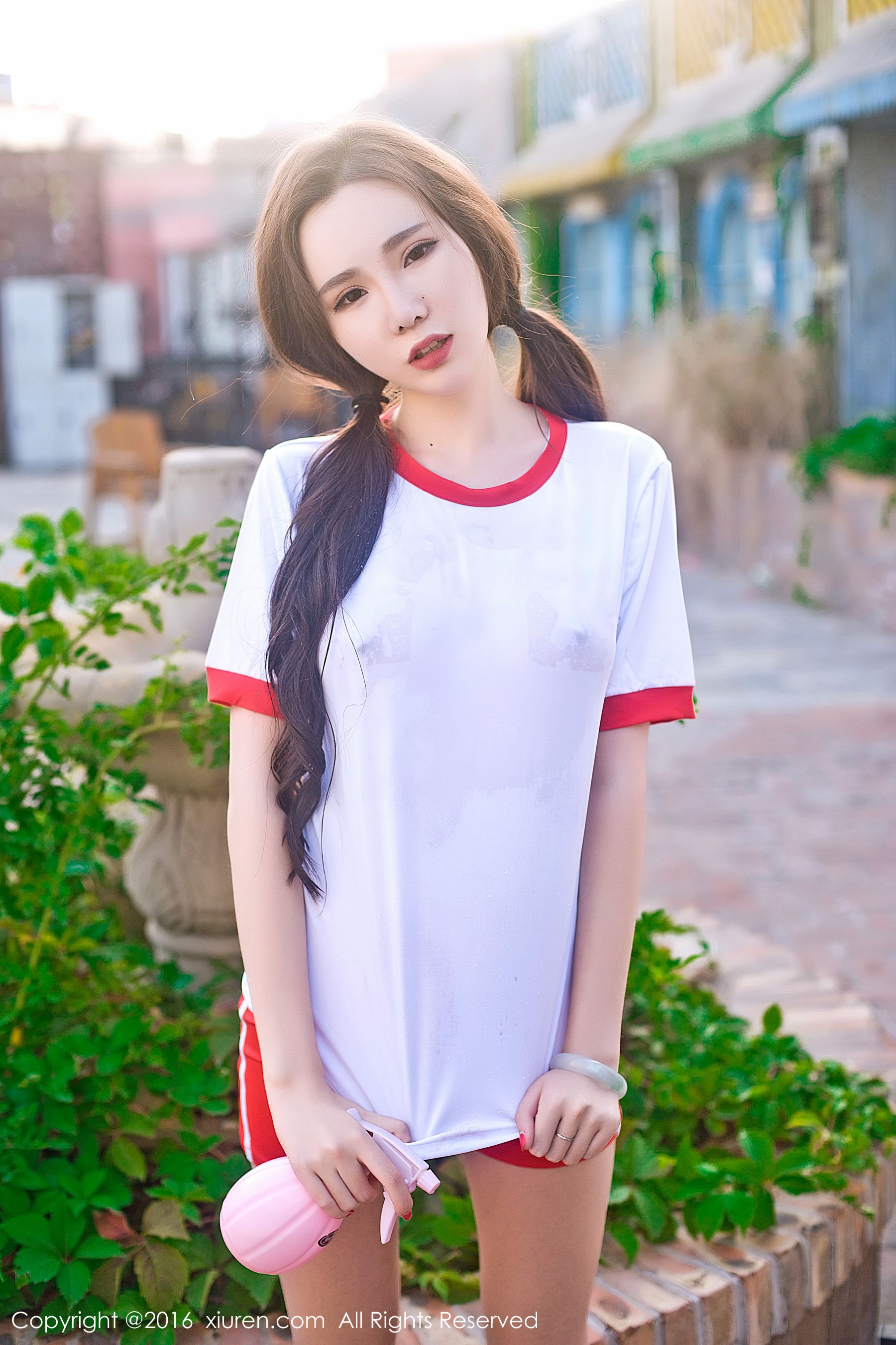 萌琪琪Irene《如同妖孽般的美女》 [秀人网XiuRen] No.669_第2张