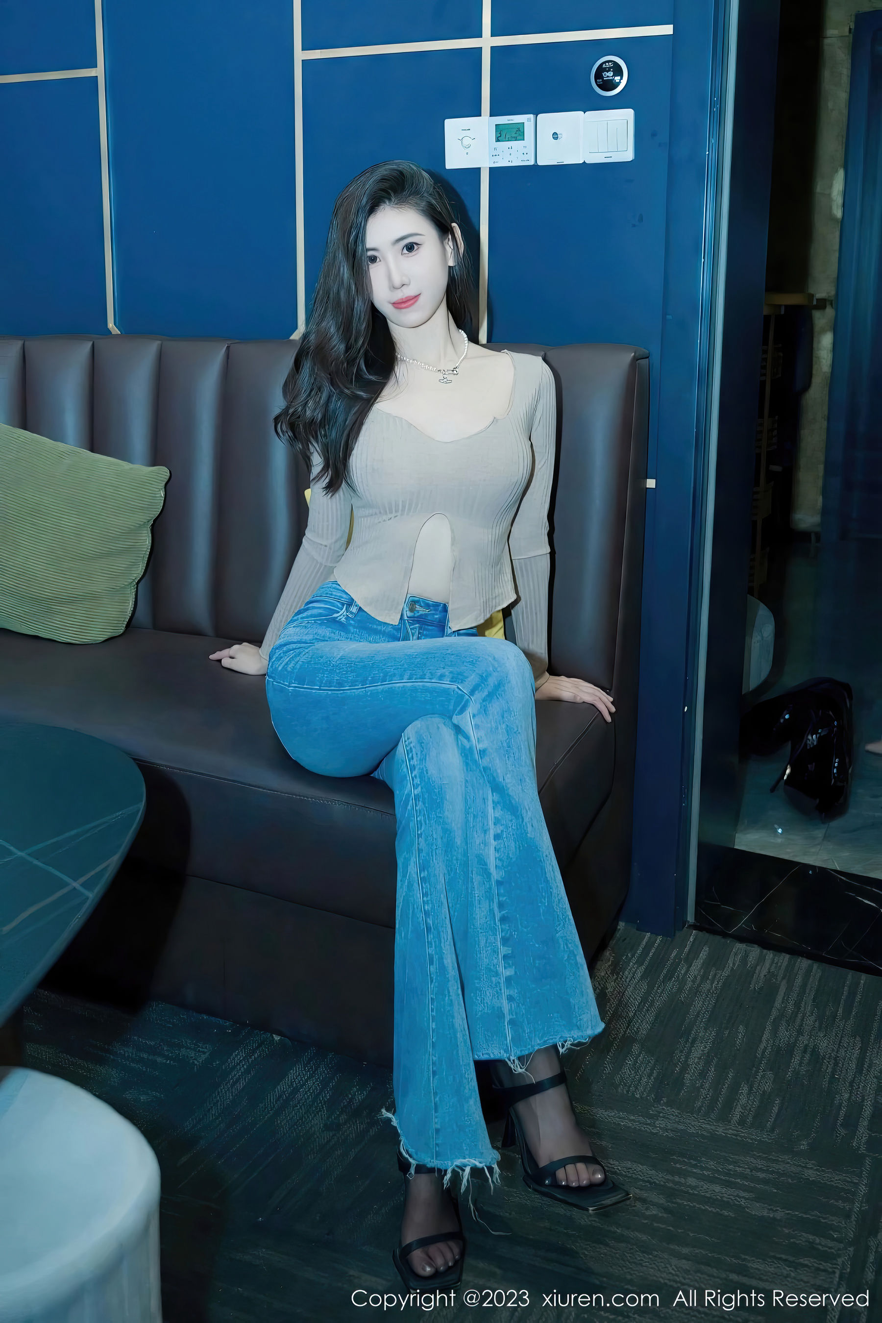 [秀人XiuRen] 2023.07.07 No.7041 章芃芃_第1张