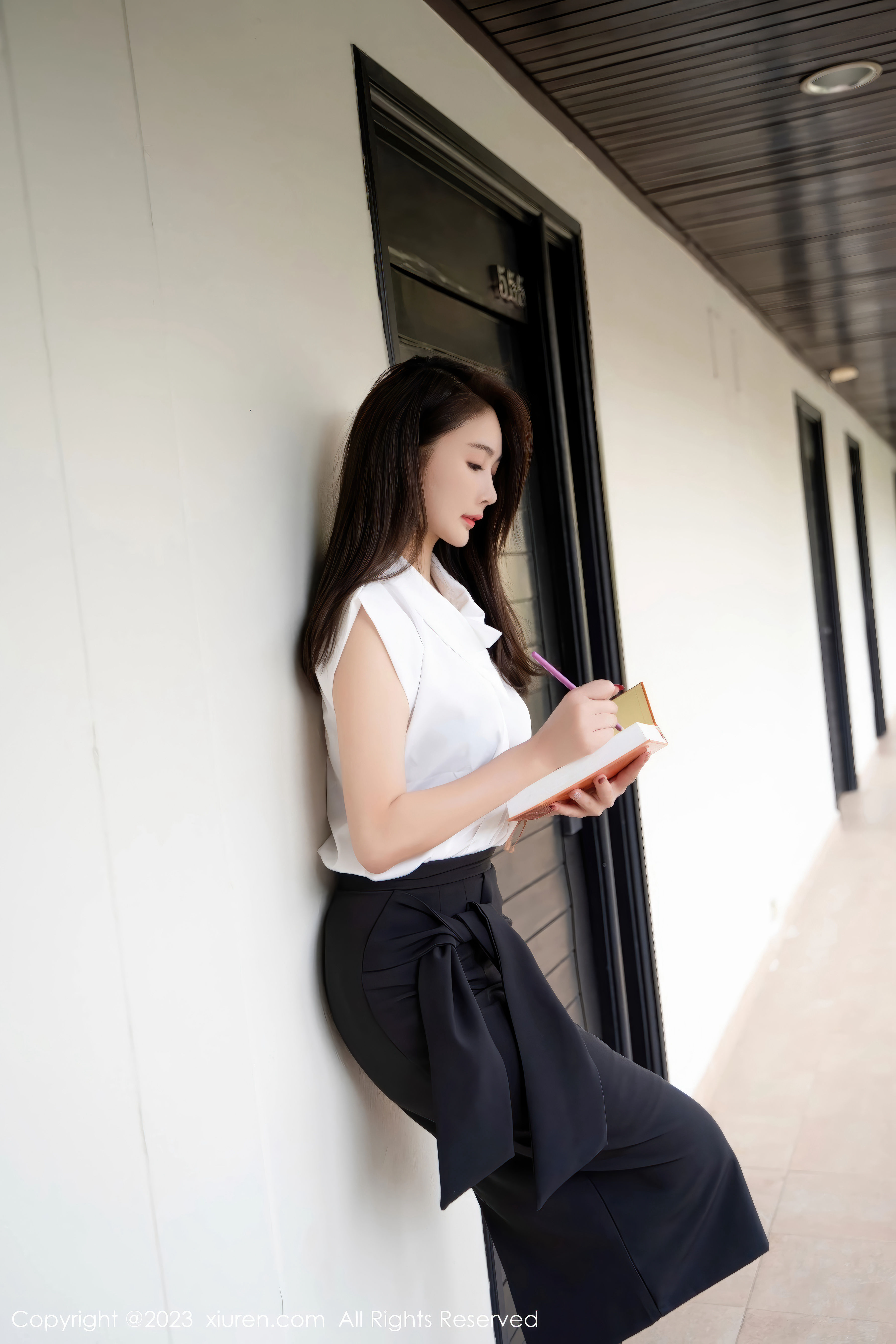 [秀人XiuRen] 2023.08.23 No.7270 Summer_第1张