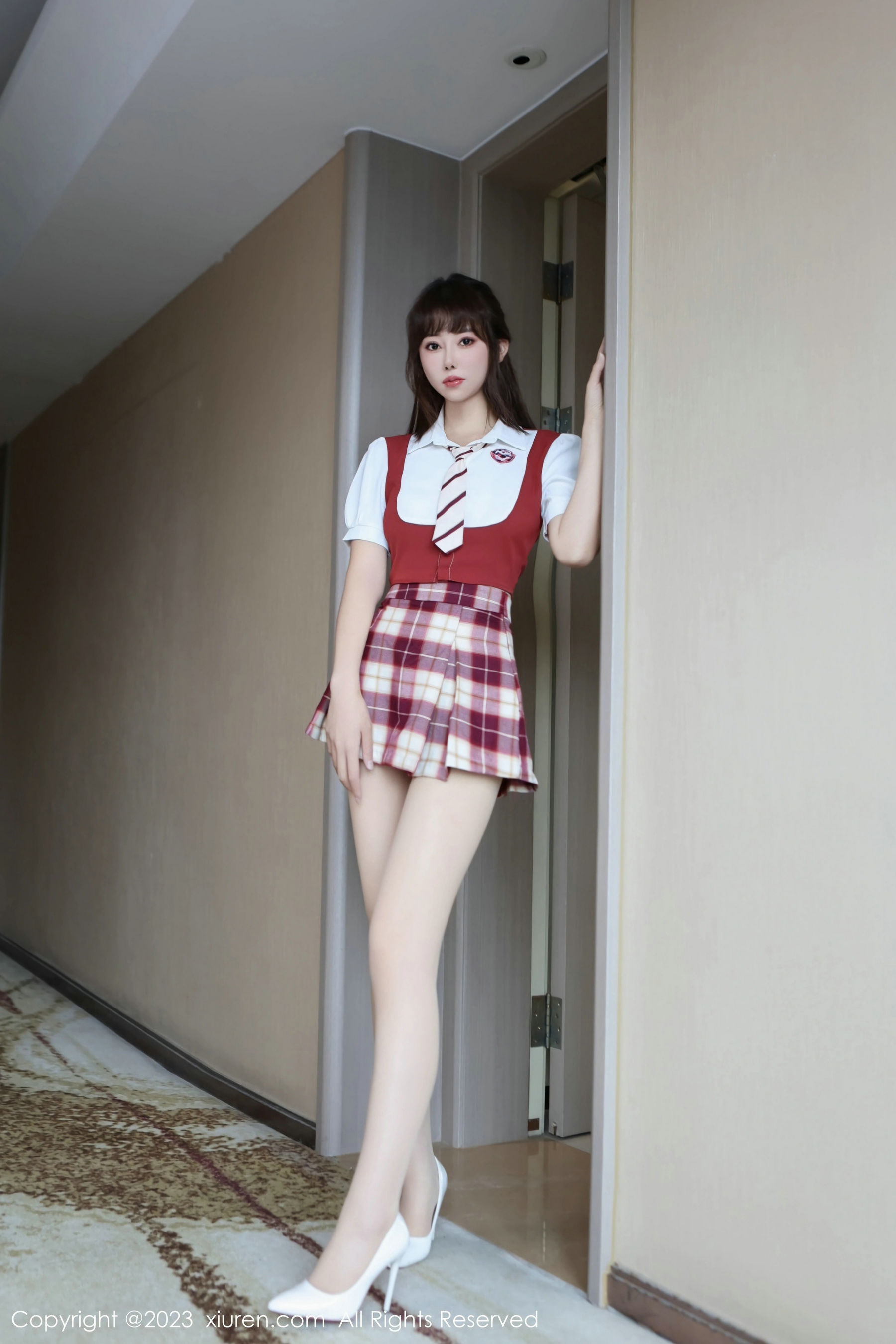 [秀人XiuRen] 2023.12.22 No.7851 金tiao_第1张