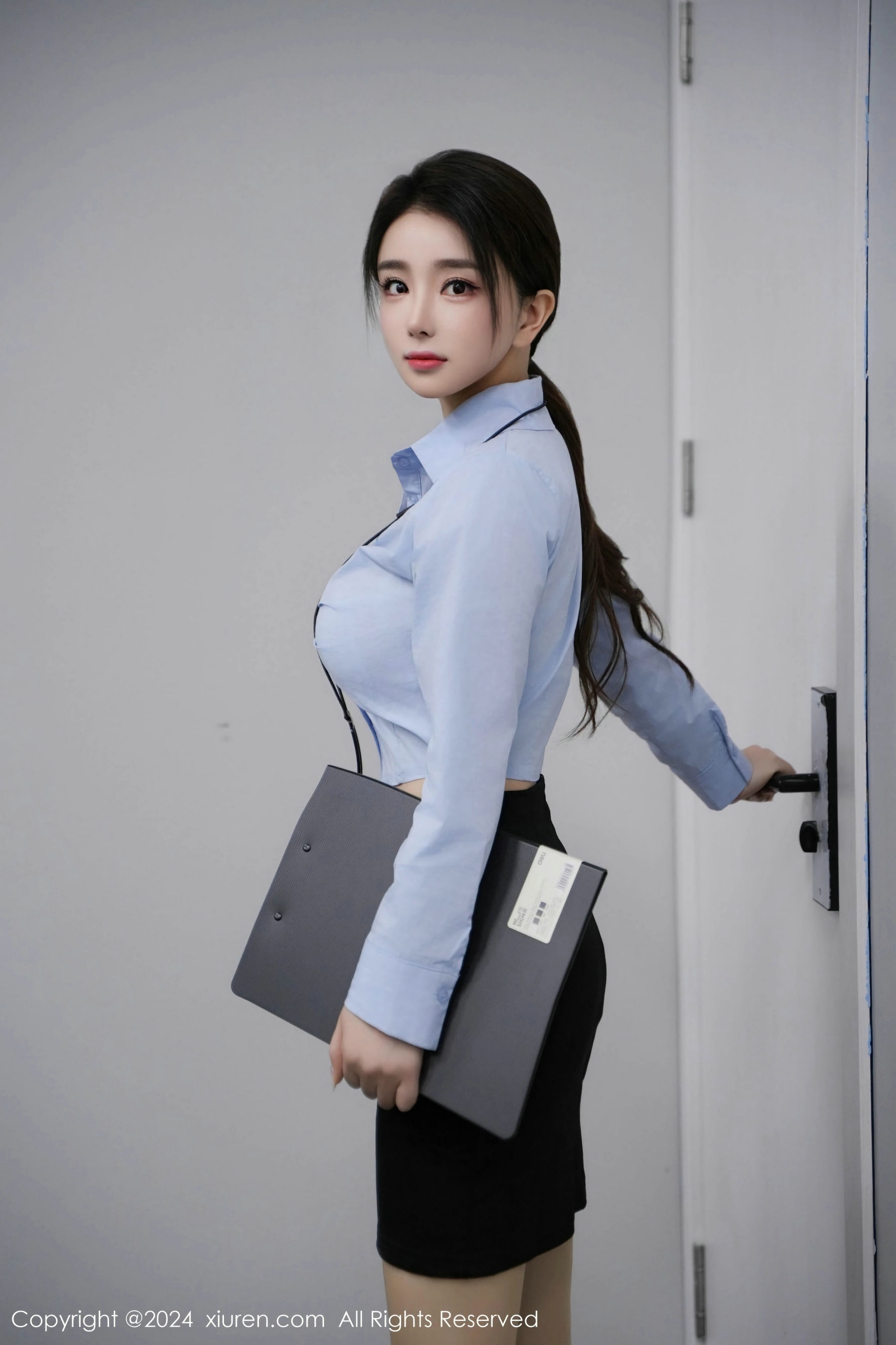 [秀人XiuRen] 2024.03.13 No.8220 雨儿酱eve_第1张