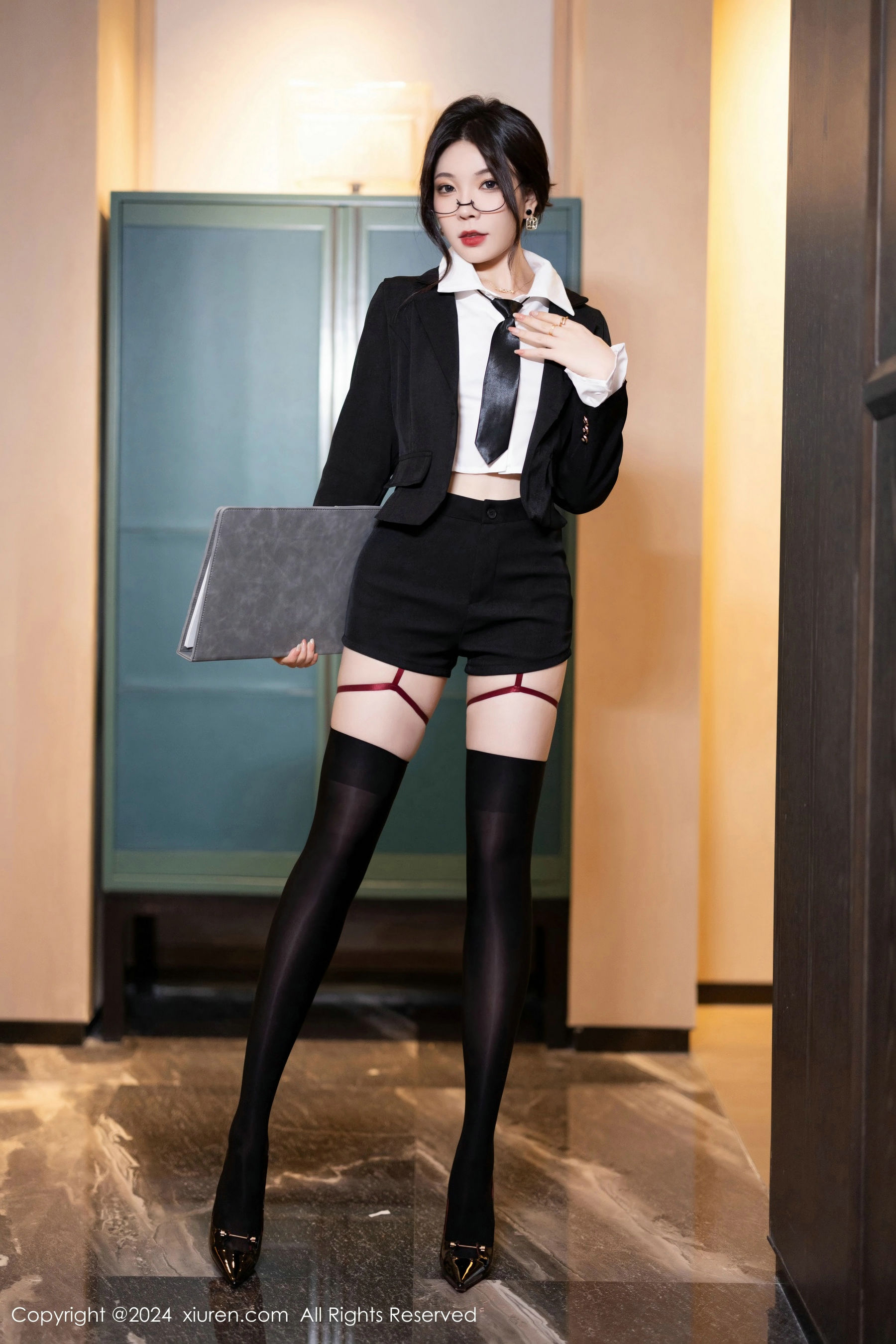 [秀人XiuRen] 2024.04.23 No.8440 徐莉芝Booty_第1张