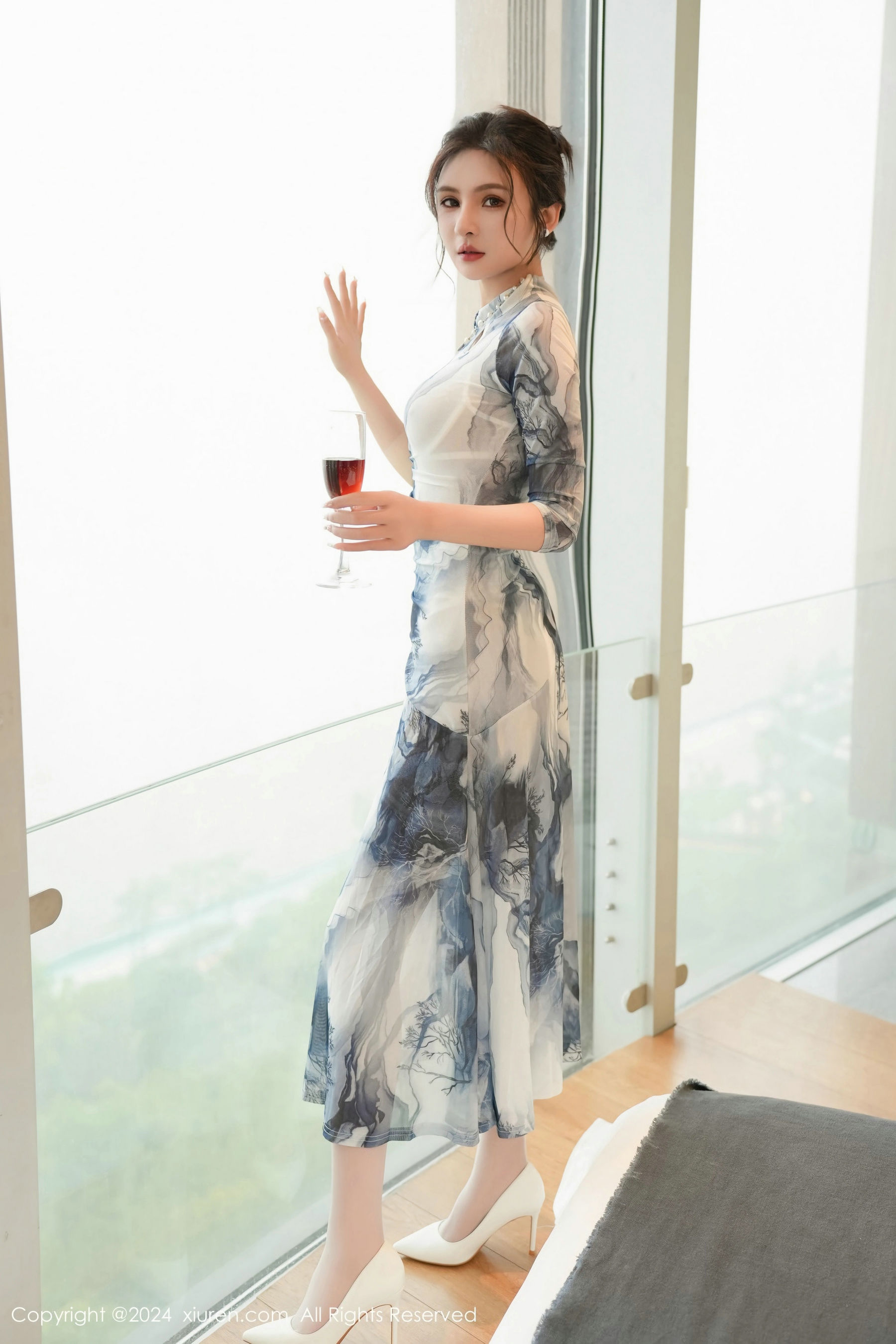 [秀人XiuRen] 2024.05.23 No.8587 Emily尹菲_第2张