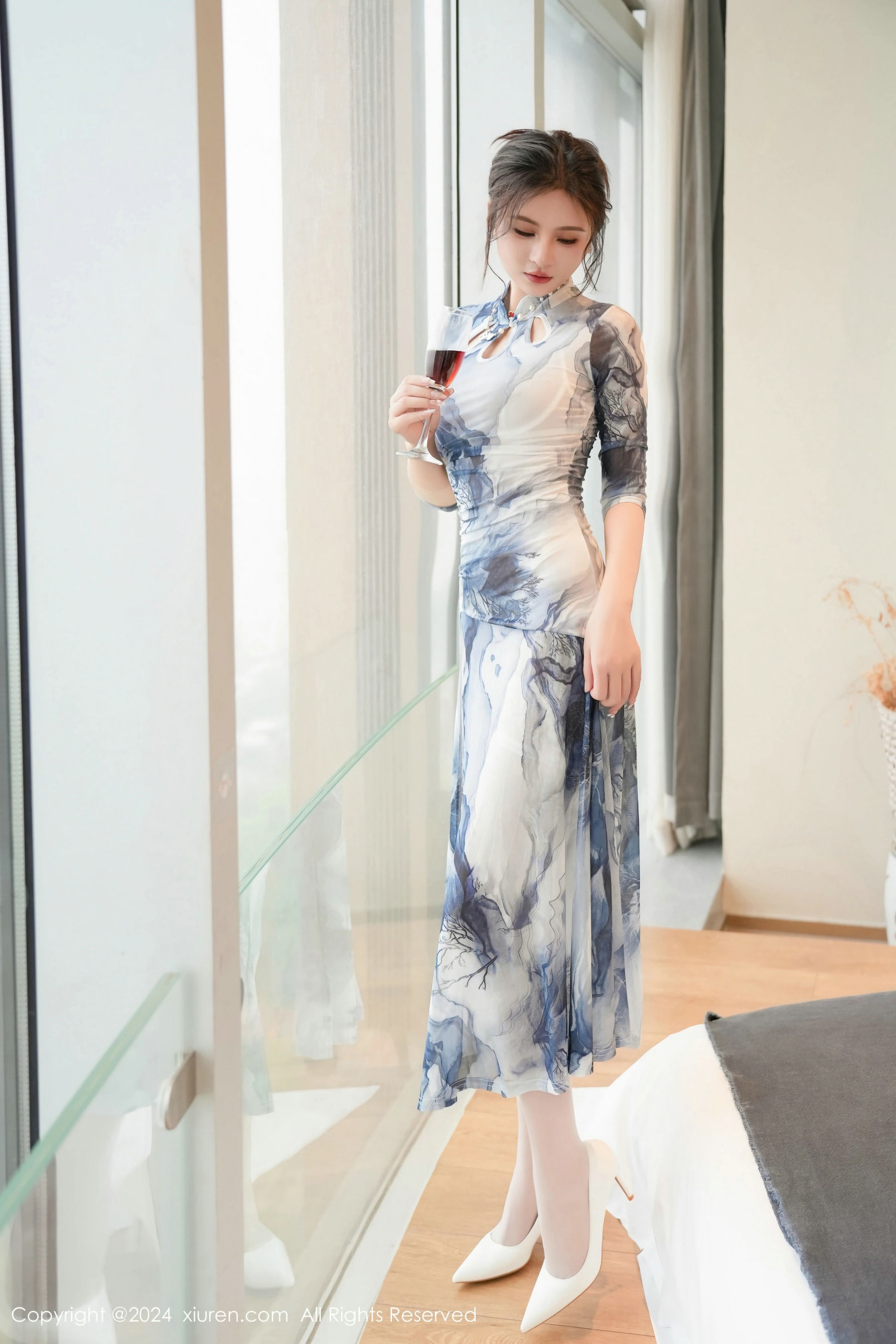 [秀人XiuRen] 2024.05.23 No.8587 Emily尹菲_第3张