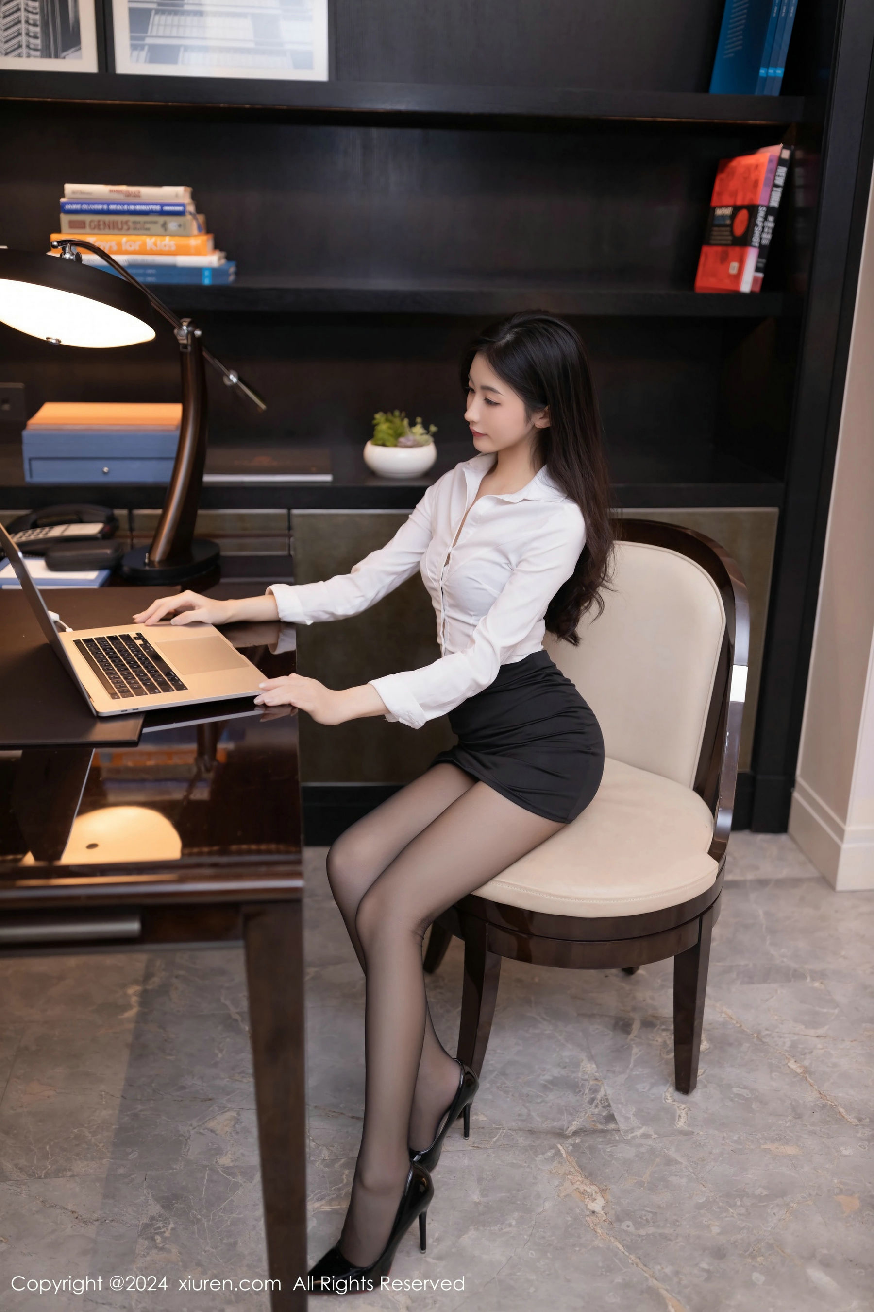 [秀人XiuRen] 2024.07.09 No.8830 鱼尾fish_第2张