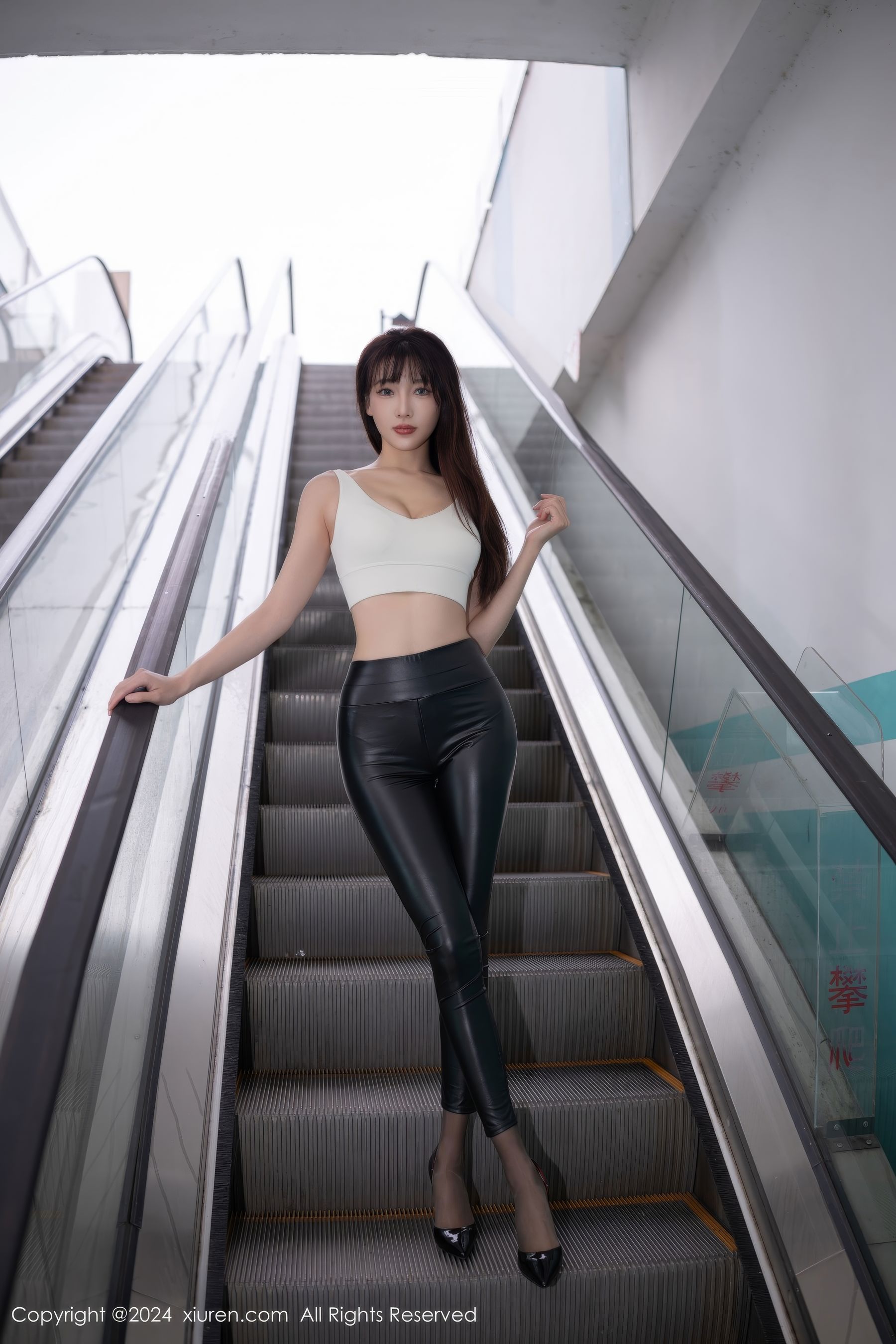 [秀人XiuRen] 2024.10.31 No.9377 陆萱萱_第1张