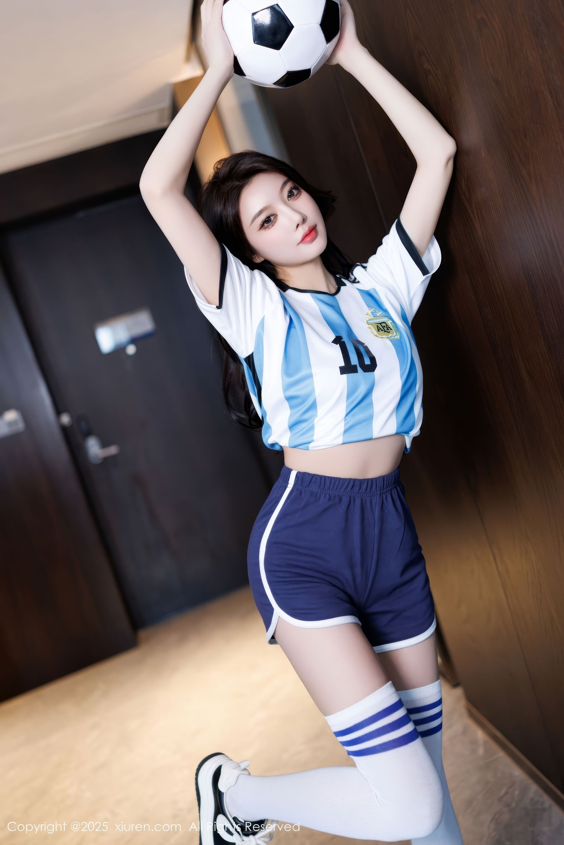 [秀人XiuRen] 2025.01.03 No.9706 杨晨晨Yome_第1张