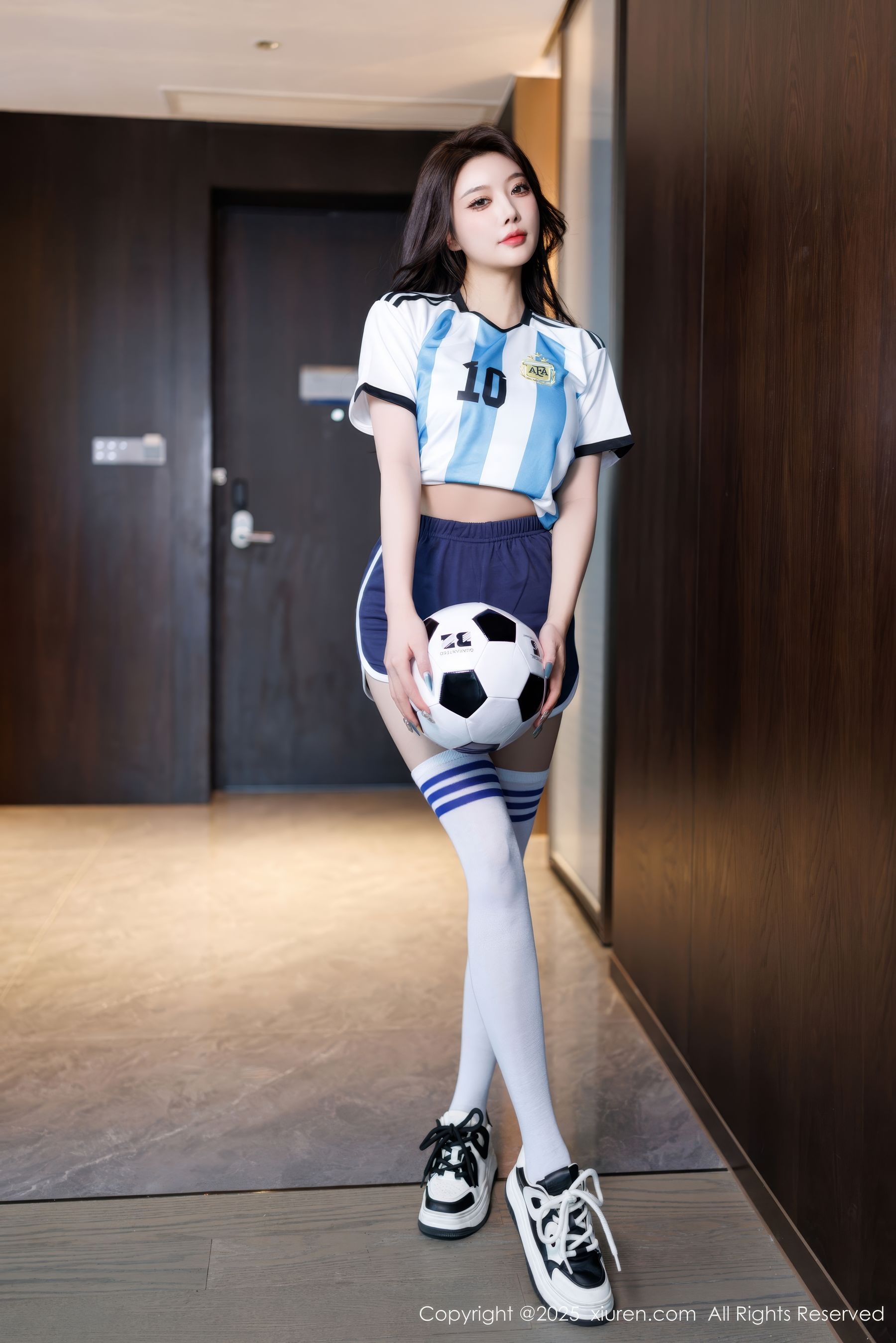 [秀人XiuRen] 2025.01.03 No.9706 杨晨晨Yome_第2张