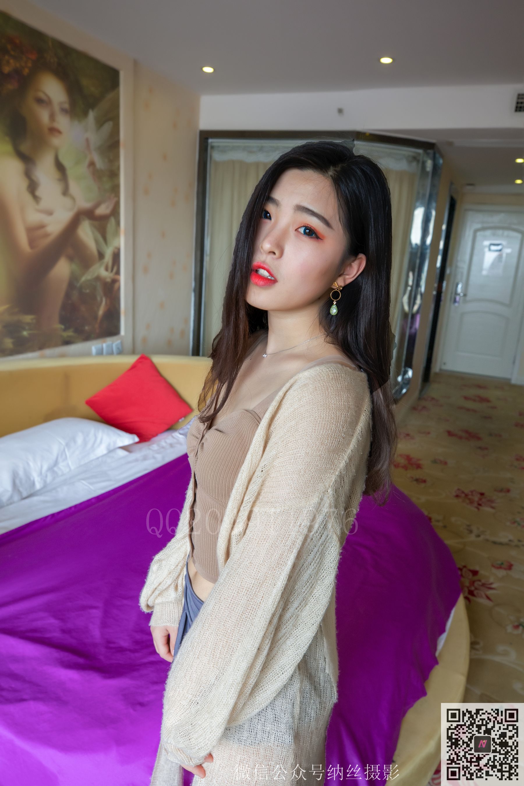 [纳丝摄影]  帆帆 情趣圆床上的肉丝美腿_第1张