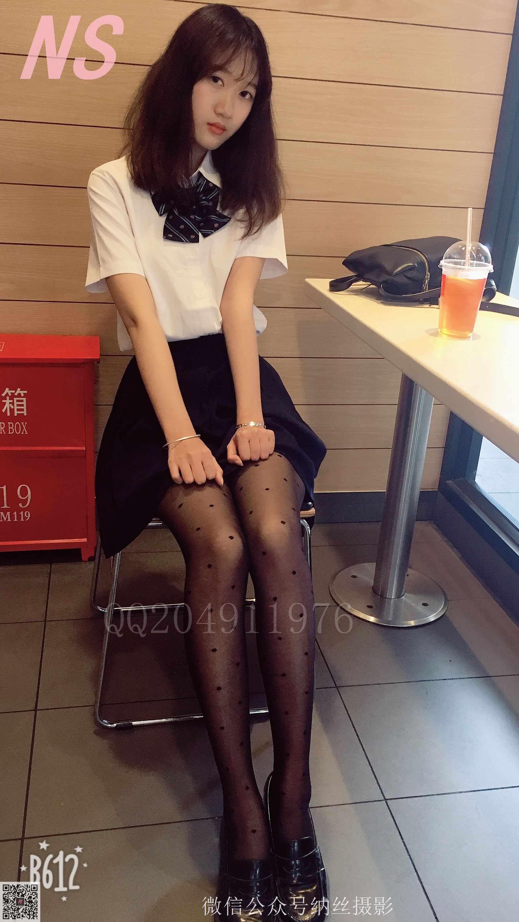 [纳丝摄影] NO.057 雯雯 OL黑色圆点丝袜_第5张