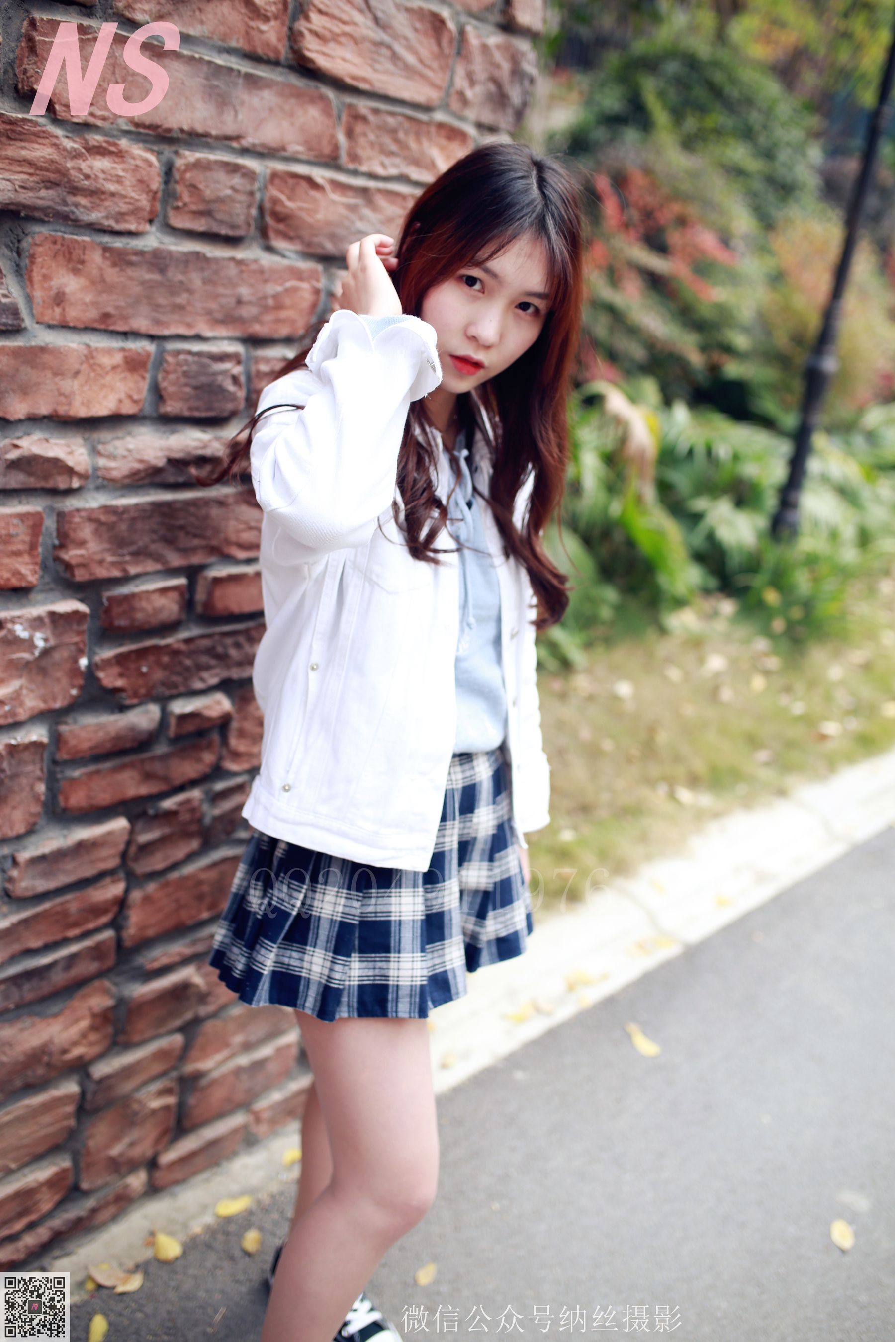 [纳丝摄影] NO.104 小山药 丝袜运动鞋_第1张