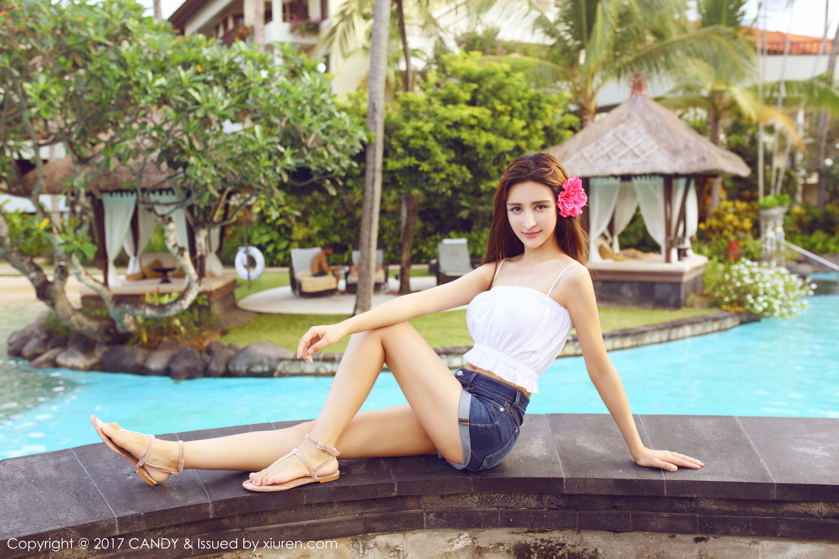 伊莉娜《牛仔热裤+泳池比基尼》 [糖果画报CANDY] Vol.030_第3张