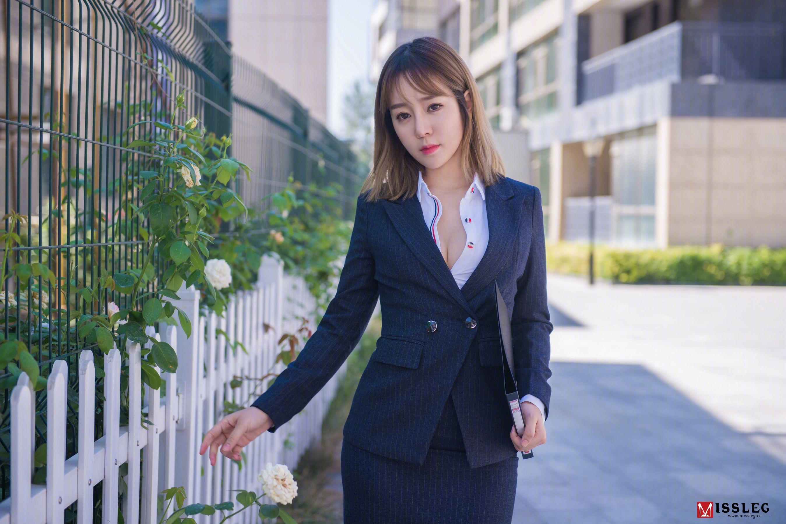 [蜜丝MISSLEG] V003 王语纯 《撕裂的OL》_第1张