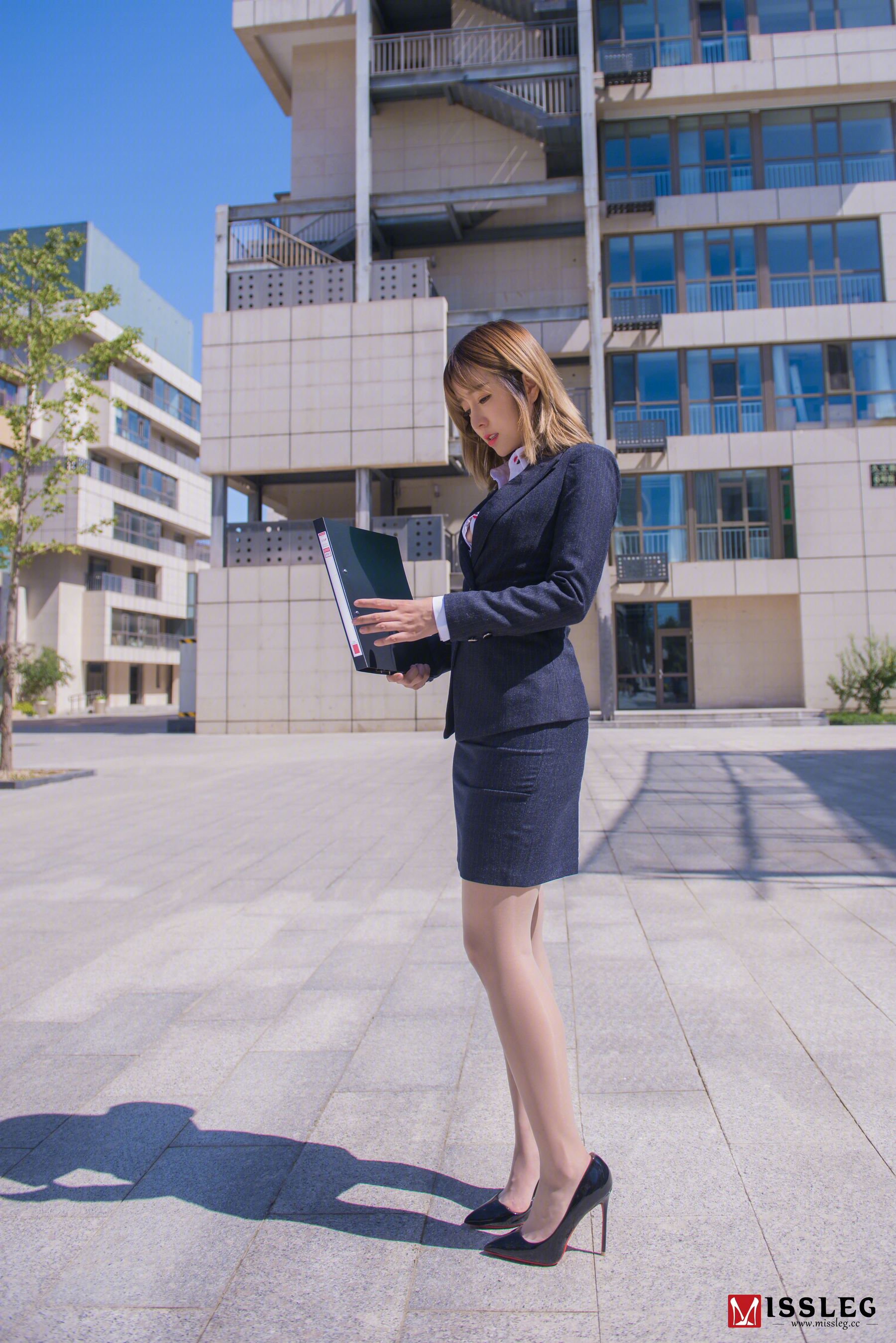 [蜜丝MISSLEG] V003 王语纯 《撕裂的OL》_第3张