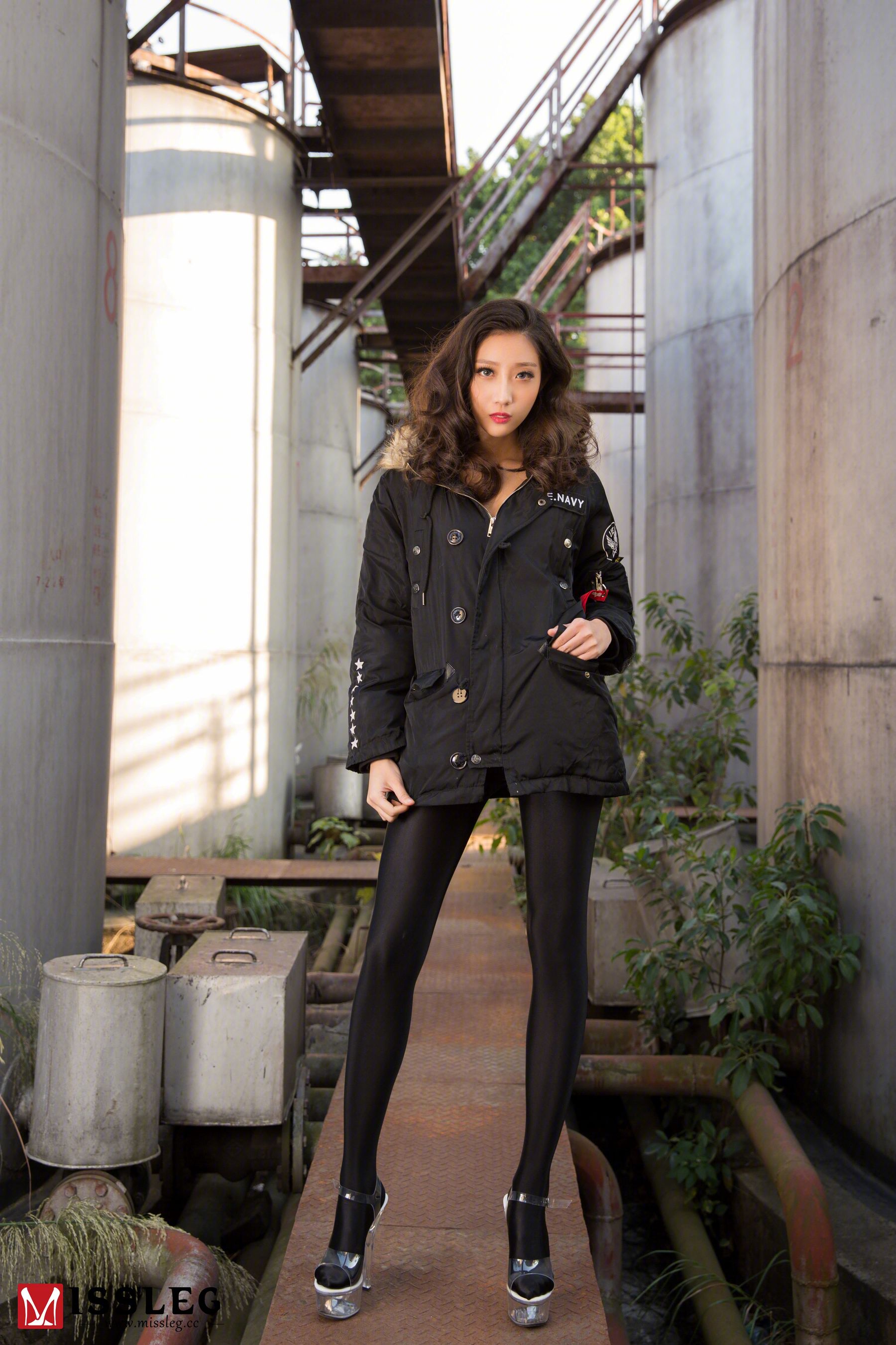 [蜜丝MISSLEG] V008 凌宝儿 《HK416迷彩&黑色包裹下的紫》_第1张