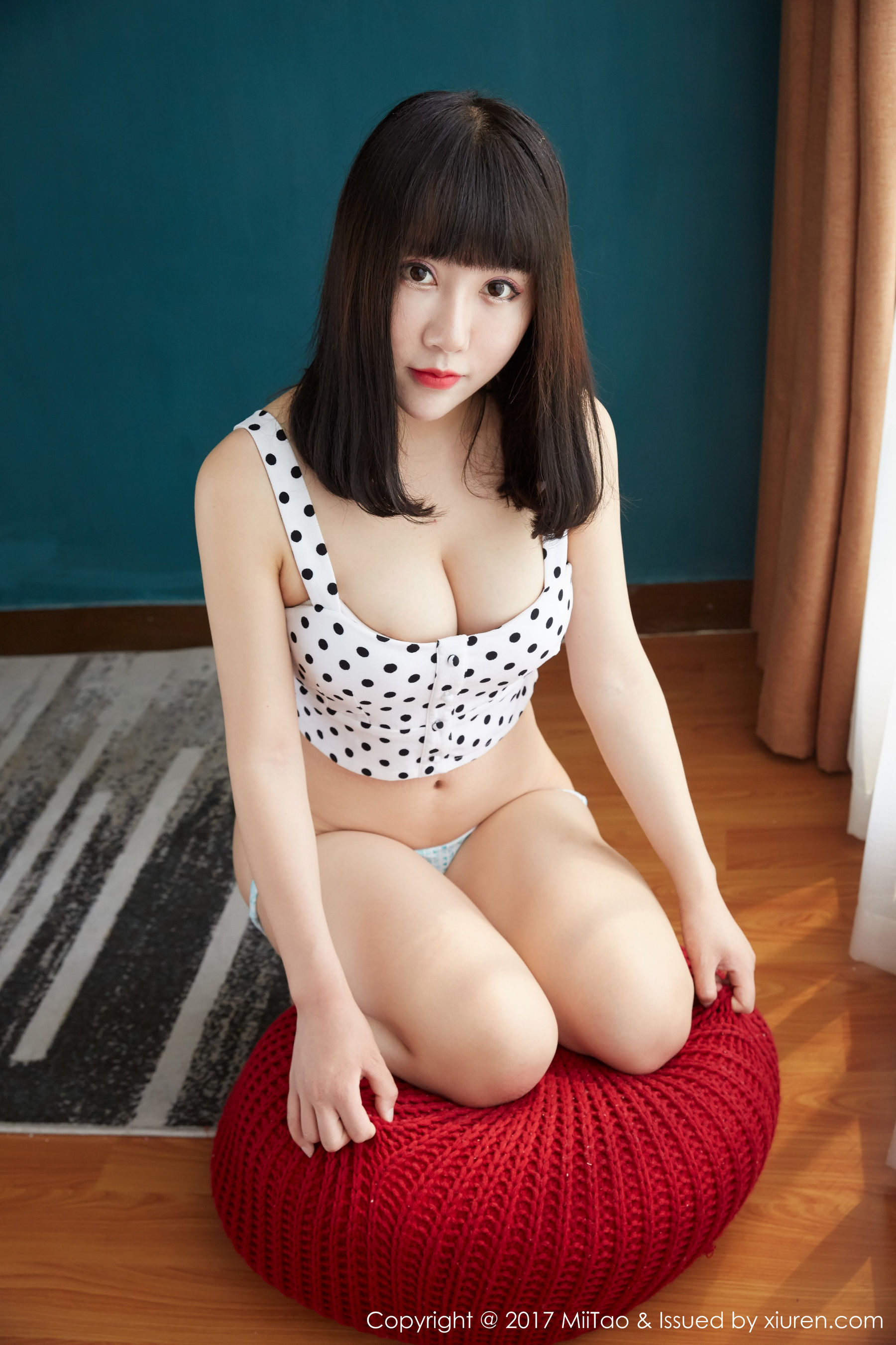 雪碧(夏笑笑)《甜美可爱的妹子，蜜桃美臀》 [蜜桃社MiiTao] VOL.068_第4张