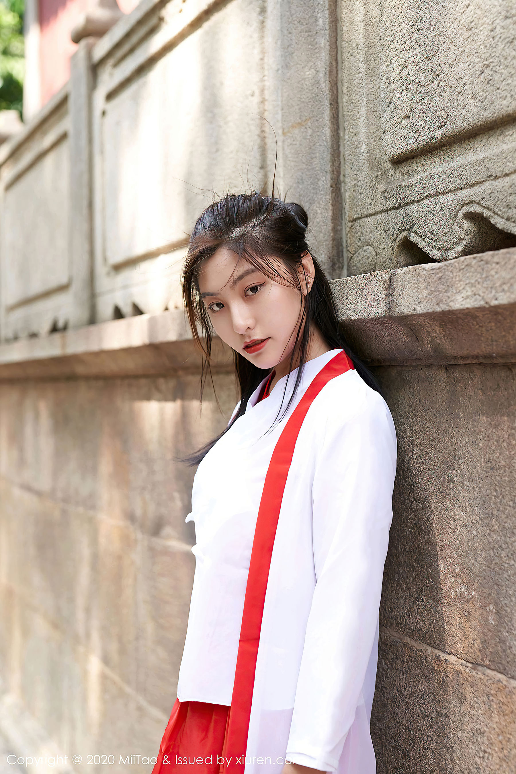 [蜜桃社MiiTao] VOL.142 茵茵简_第2张