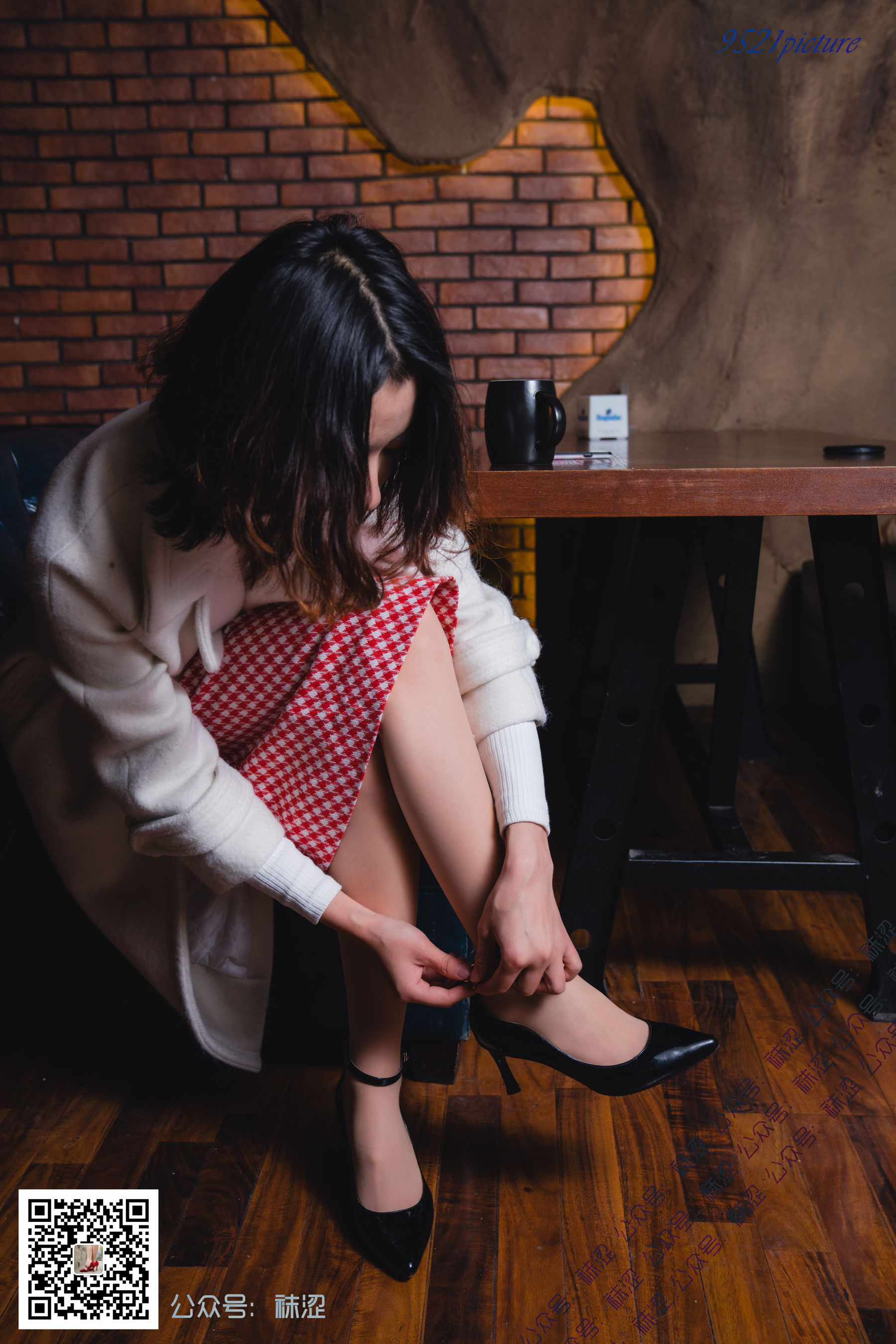 [袜涩] VOL.024 雪梨 复古套装天鹅绒丝袜_第5张