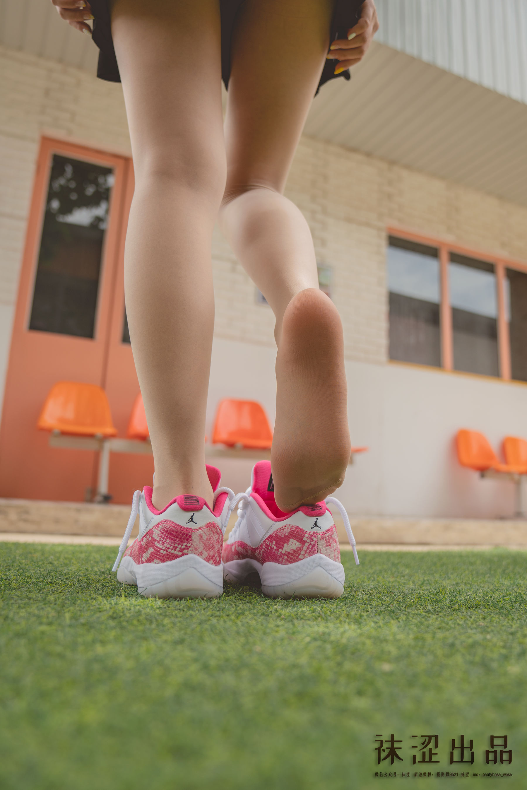 [袜涩] VOL.065 脸脸 乔11粉蛇_第1张