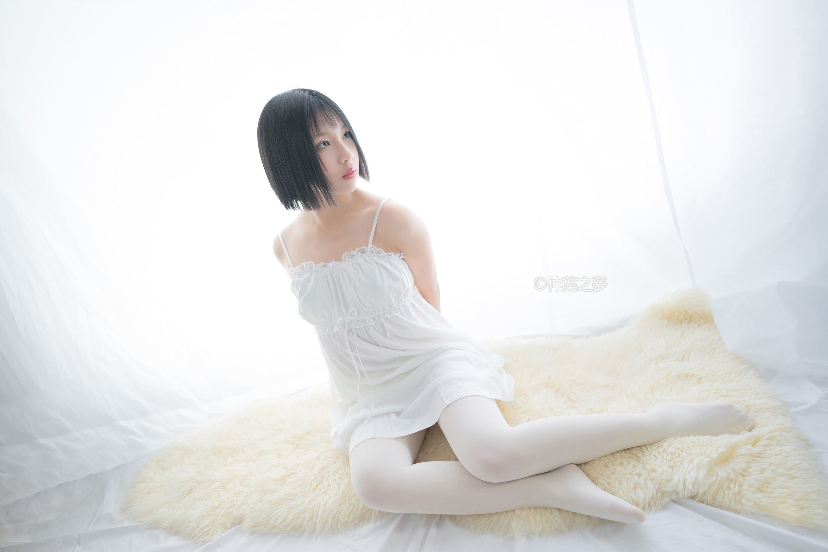 [轻兰映画] Grand.001  清纯白吊带裙_第2张