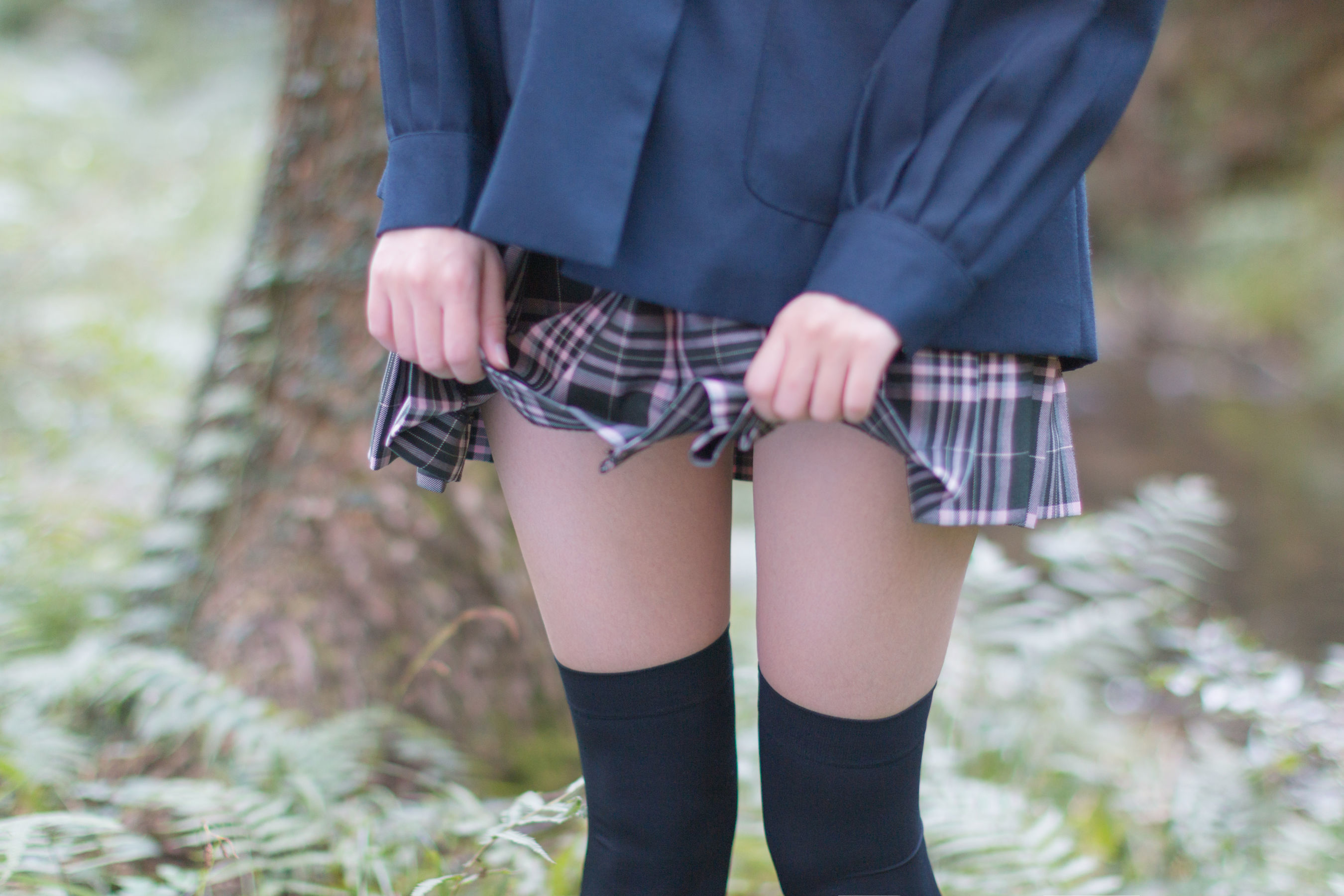 [轻兰映画] VOL.002  户外黑丝&白丝_第3张