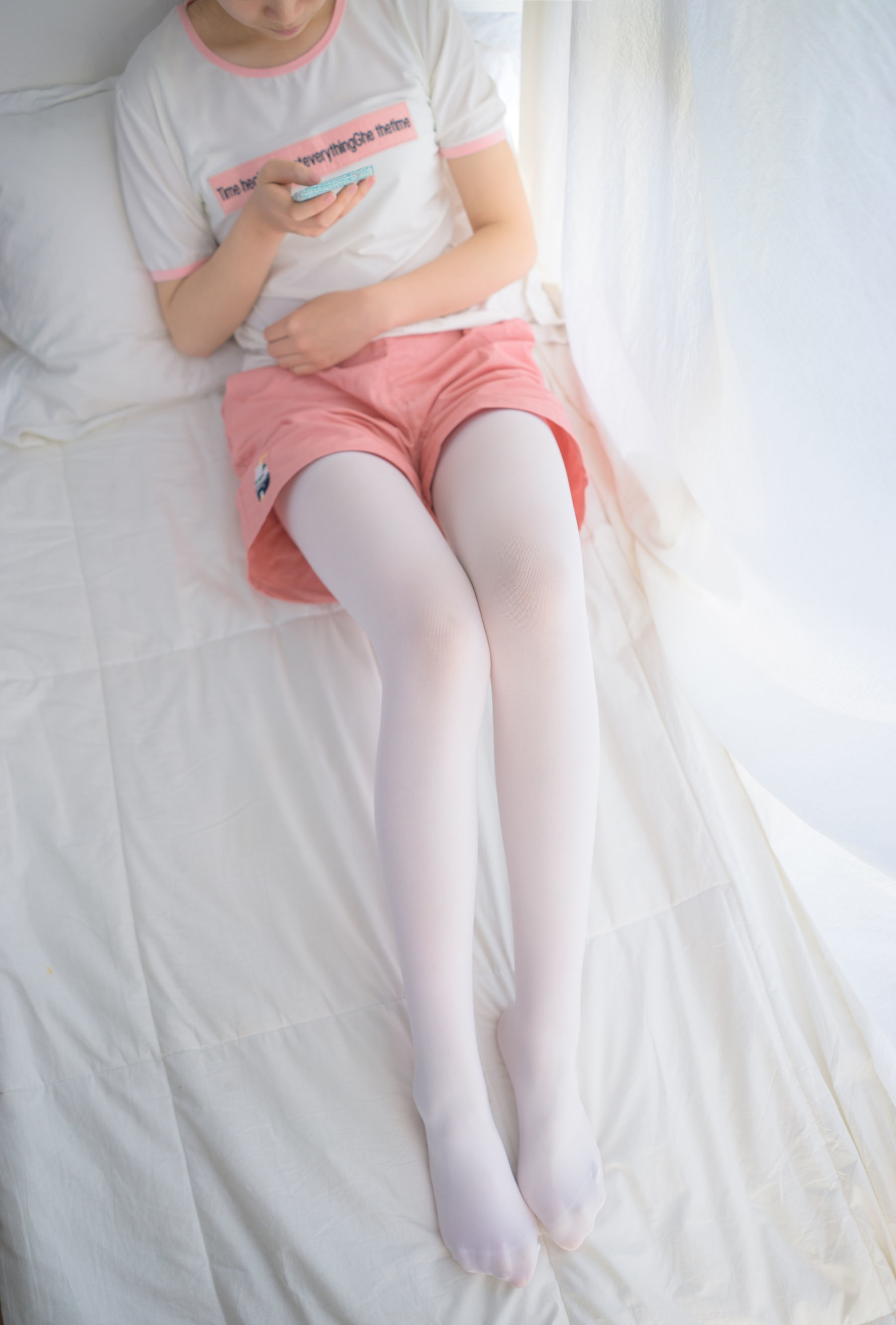 [轻兰映画] VOL.007  白丝美腿_第1张