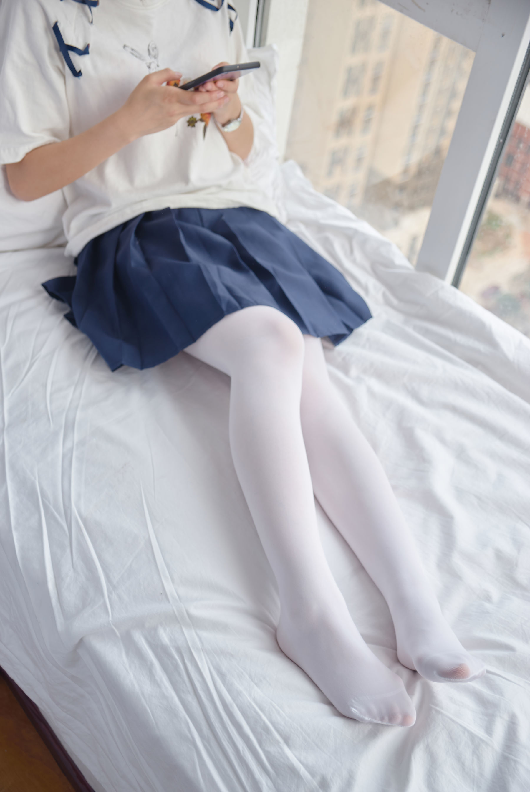 [轻兰映画] VOL.018  窗台上的白丝女孩_第1张