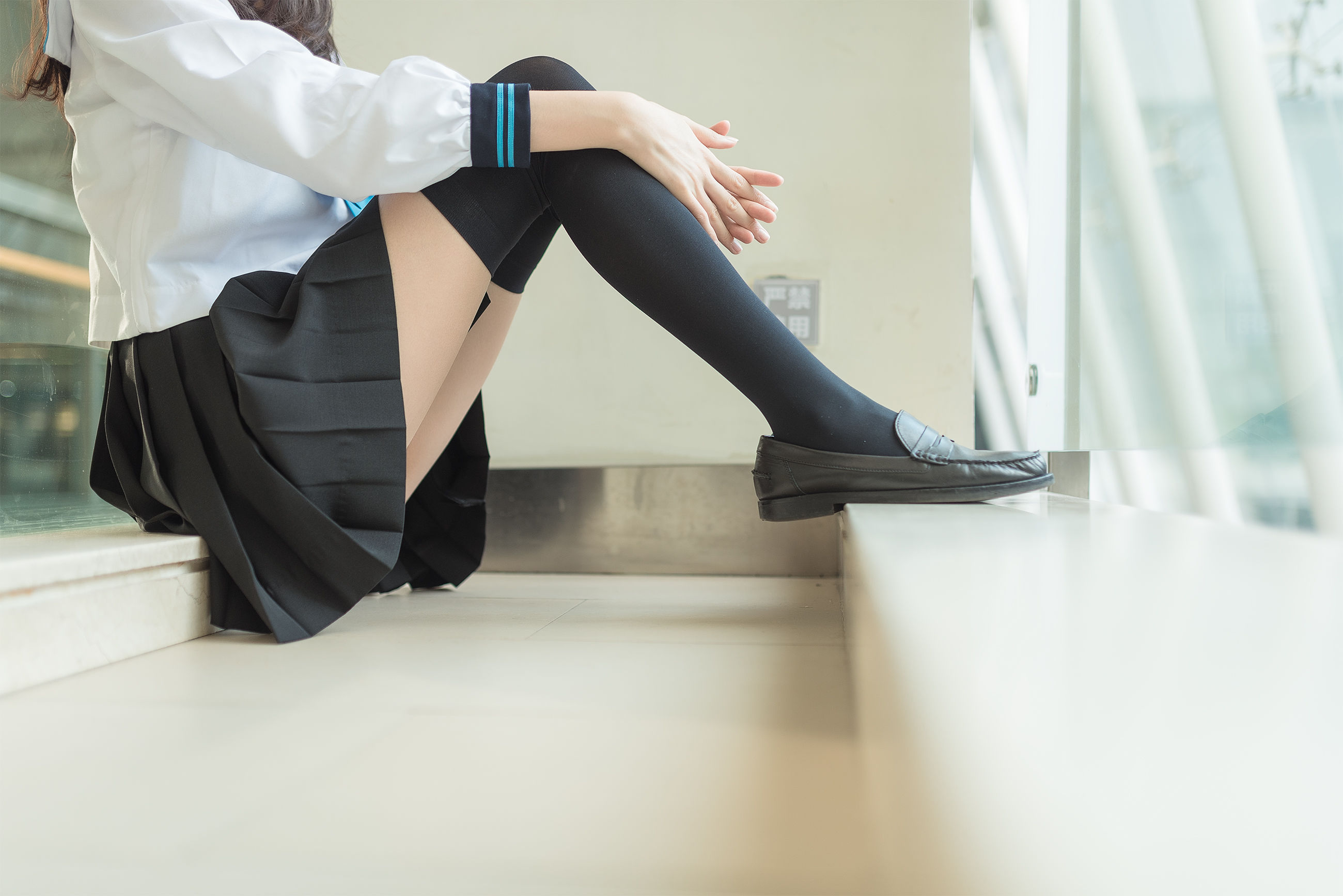 [风之领域] NO.003 黑丝美腿户外_第3张