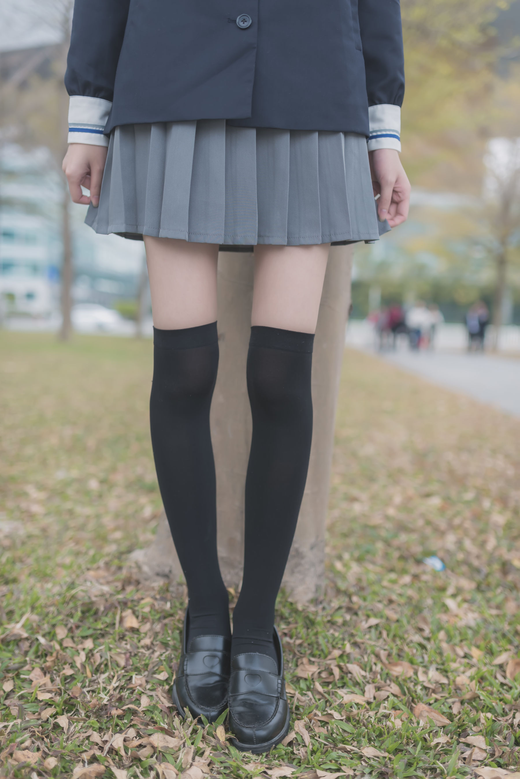 [风之领域] NO.021 学妹户外黑丝1_第1张