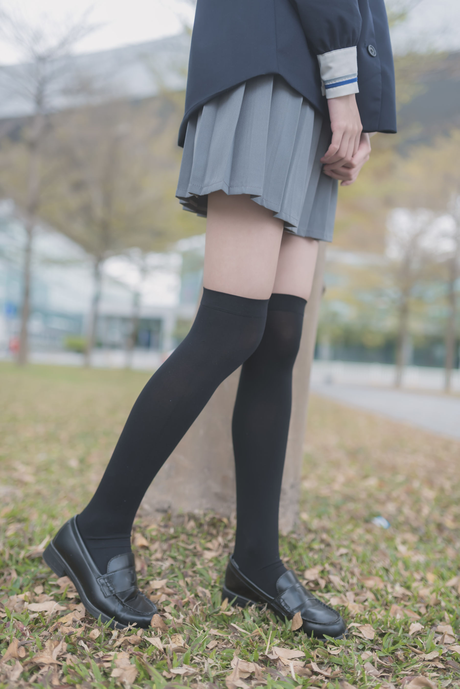 [风之领域] NO.021 学妹户外黑丝1_第3张